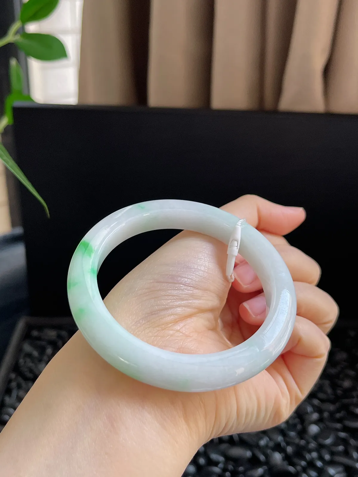 正圈57.1圈口，翡翠糯化种飘绿手镯