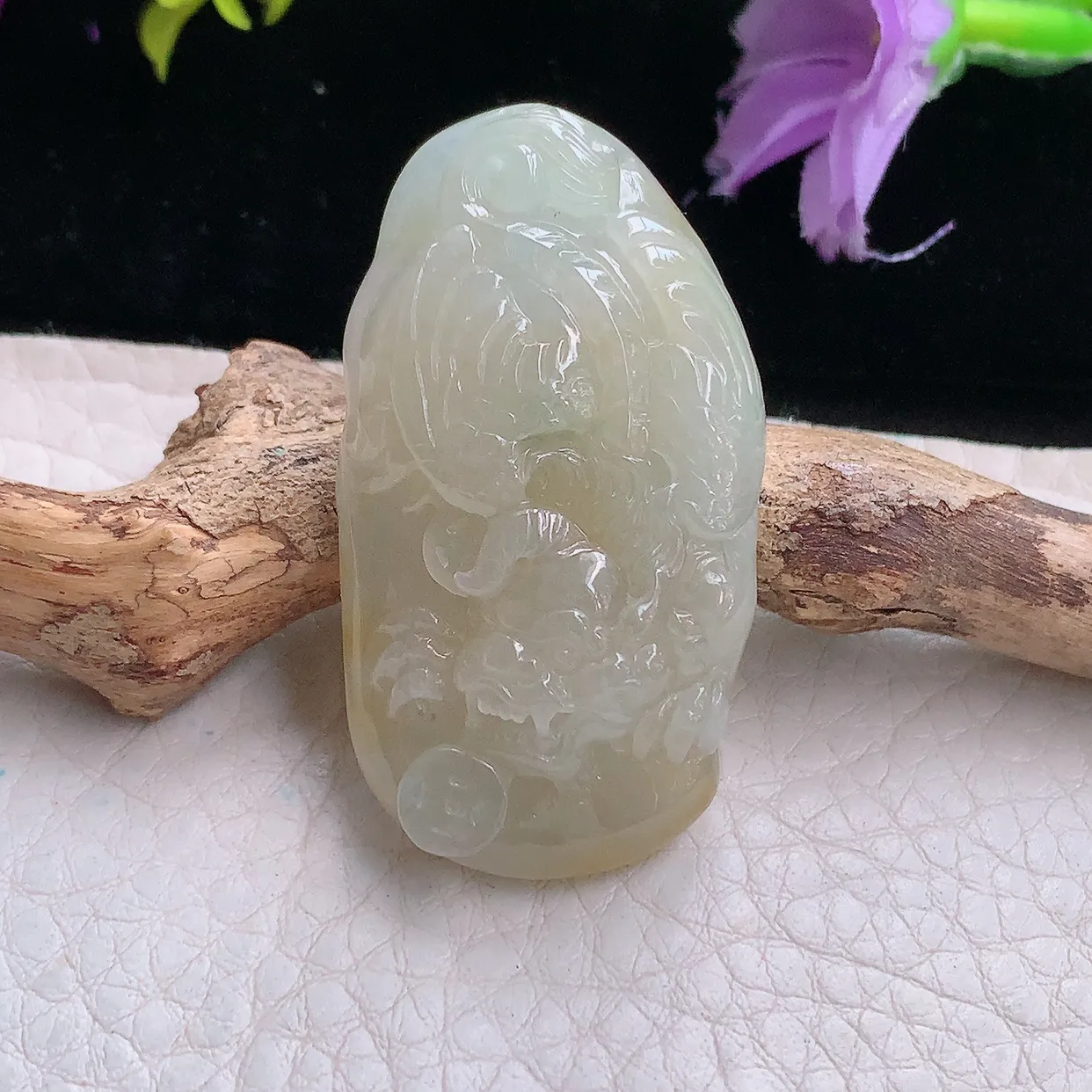 lz实拍43*23.5*10.6缅甸翡翠精雕冰黄下山虎 生肖虎玉项坠 玉挂件