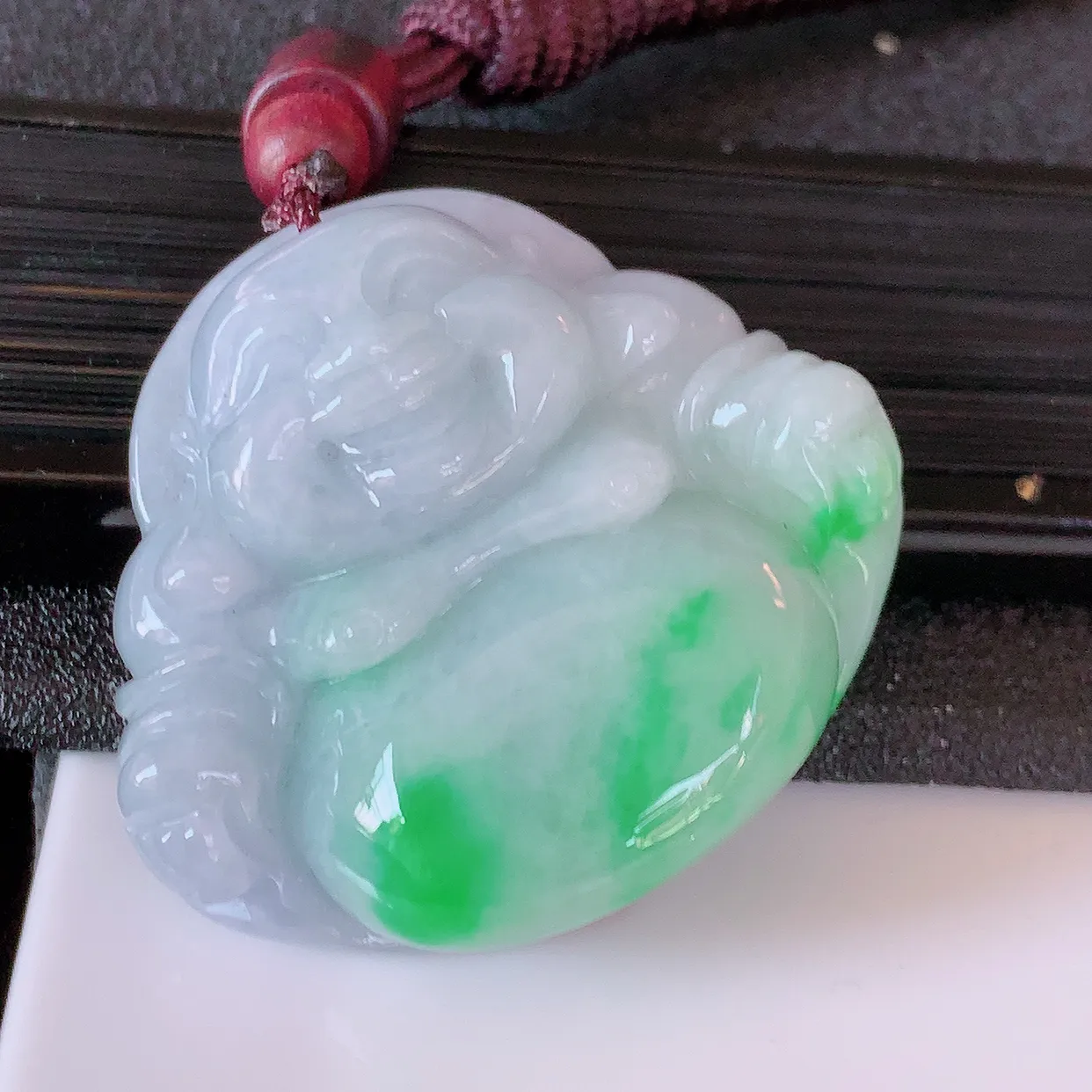 自然光实拍，大件厚装冰润飘绿翡翠佛公吊坠，开心笑佛，种老水足，颜色漂亮，立体饱满圆润，佩戴效果赞#4