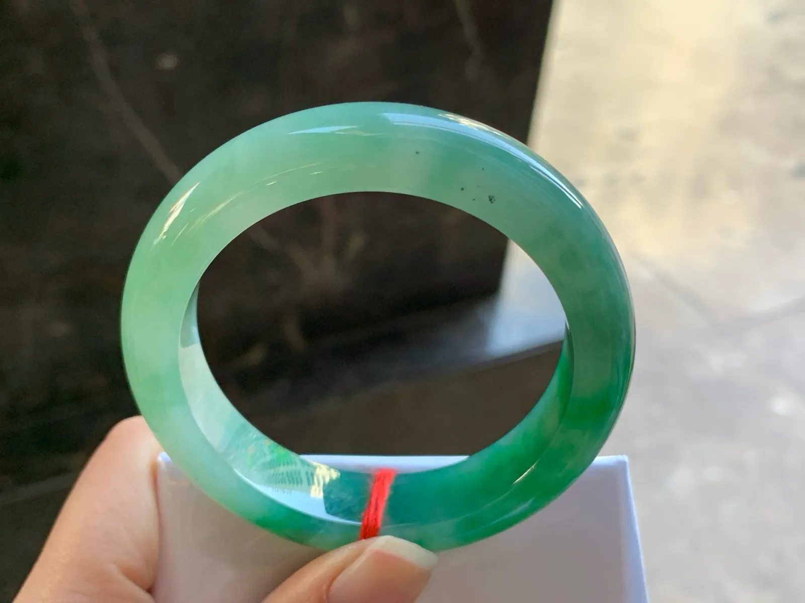 52.5-13.2-9.1

阳绿色手镯^_^颜色好看细腻