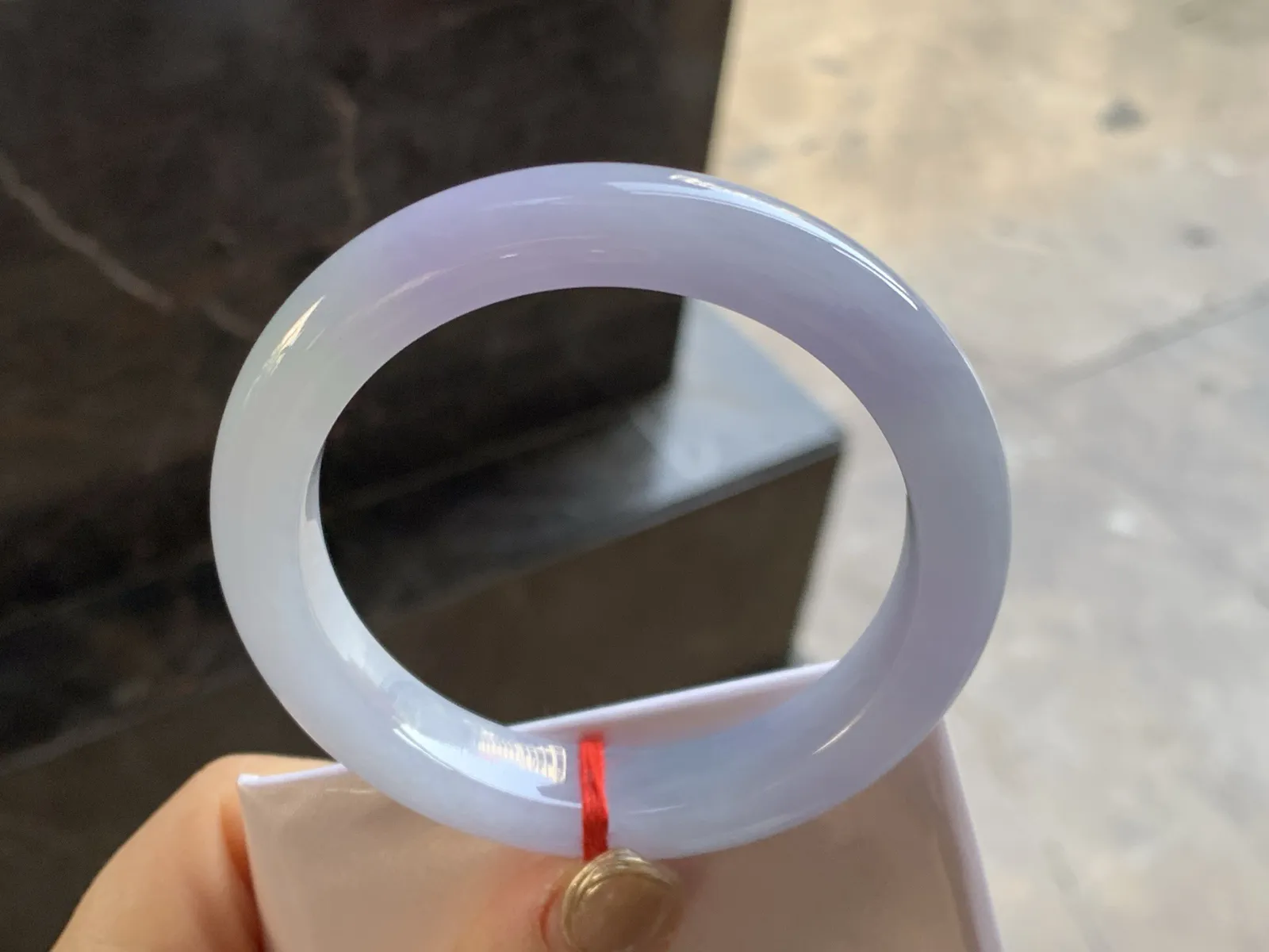 细糯贵妃镯
尺寸：53-12-7.5mm
肉质细腻 正圈50 51可以戴