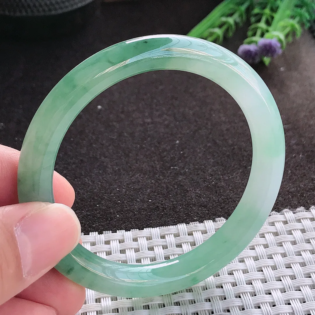 实拍A货翡翠53.5/8.6/8.5老坑冰胶水灵冰飘花圆条手镯翡翠玉镯手环
