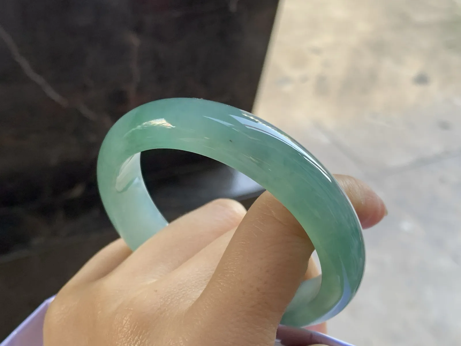 晴水手镯
尺寸：56.5-12.5-8mm
种水好 底色浓郁漂亮