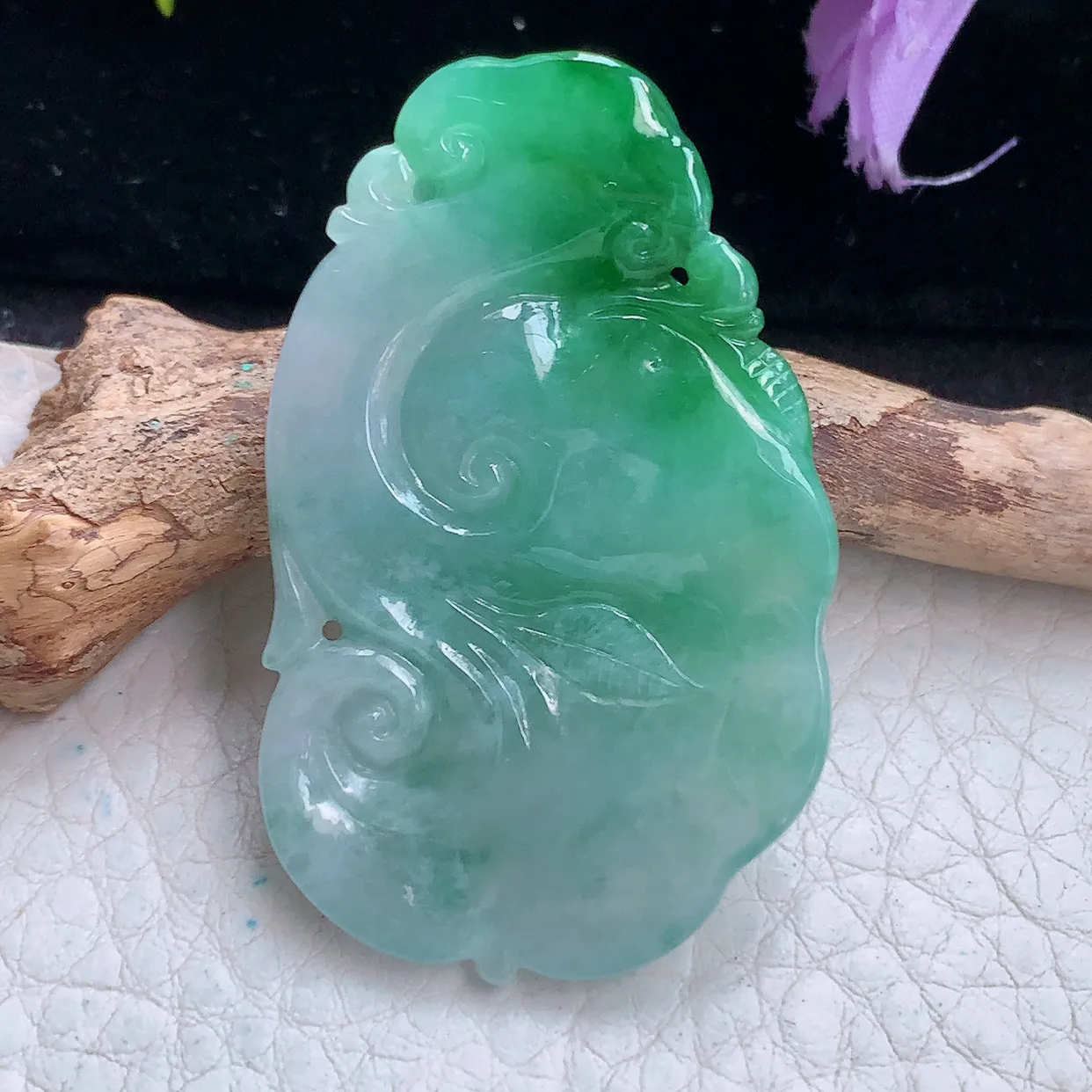 lz实拍48.6*30*10.5缅甸翡翠精雕冰飘绿貔貅瑞云如意玉项坠 玉挂件