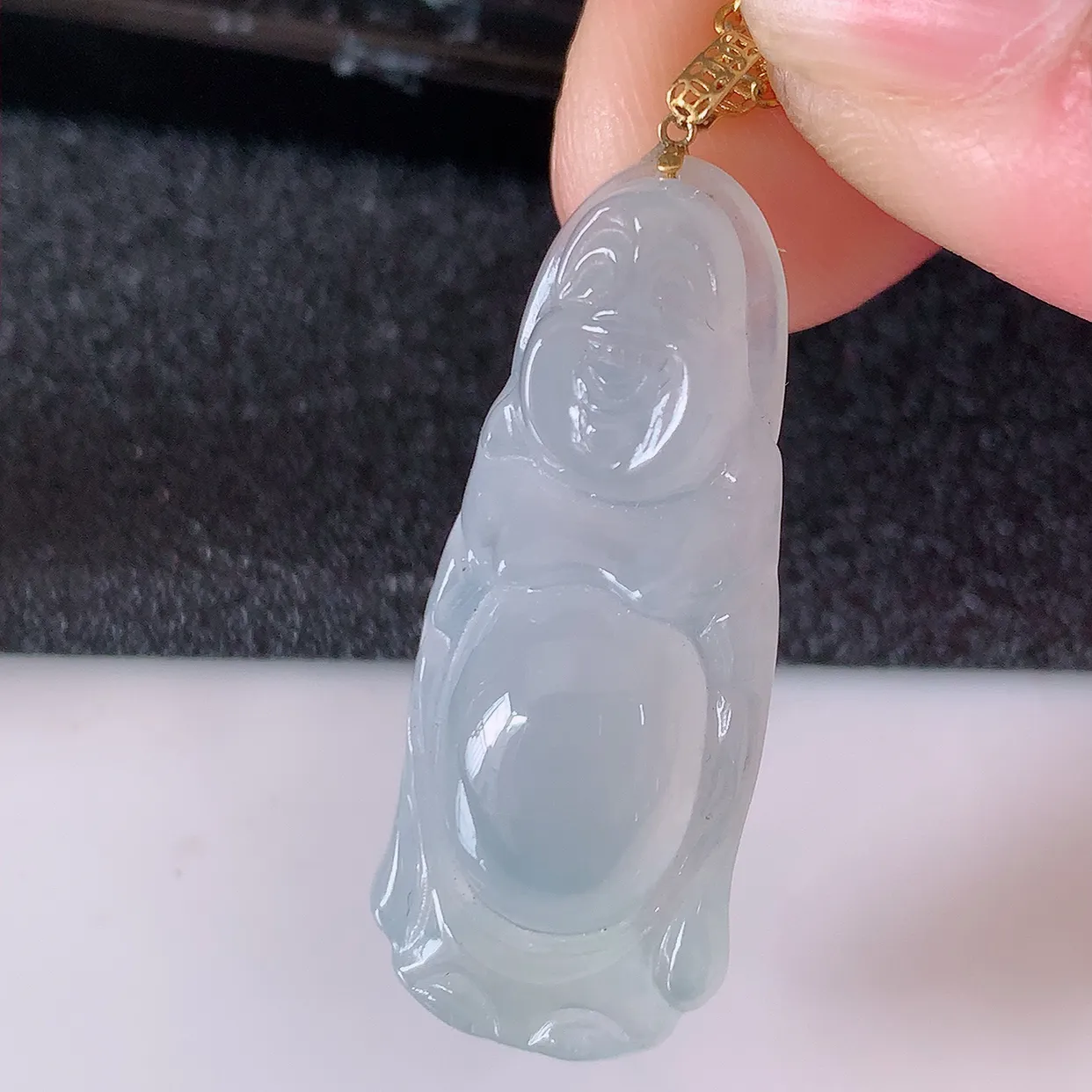 18K金镶嵌冰种翡翠站佛公吊坠，玉笑佛种老水足，雕工精湛 ，寓意美好，佩戴时尚出众！#1.4