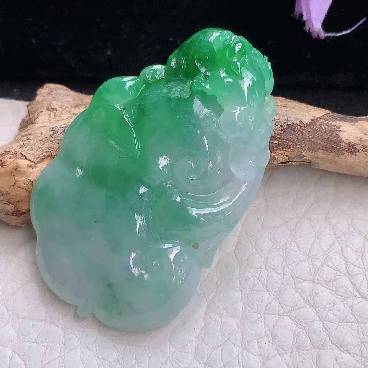 lz实拍48.6*30*10.5缅甸翡翠精雕冰飘绿貔貅瑞云如意玉项坠 玉挂件