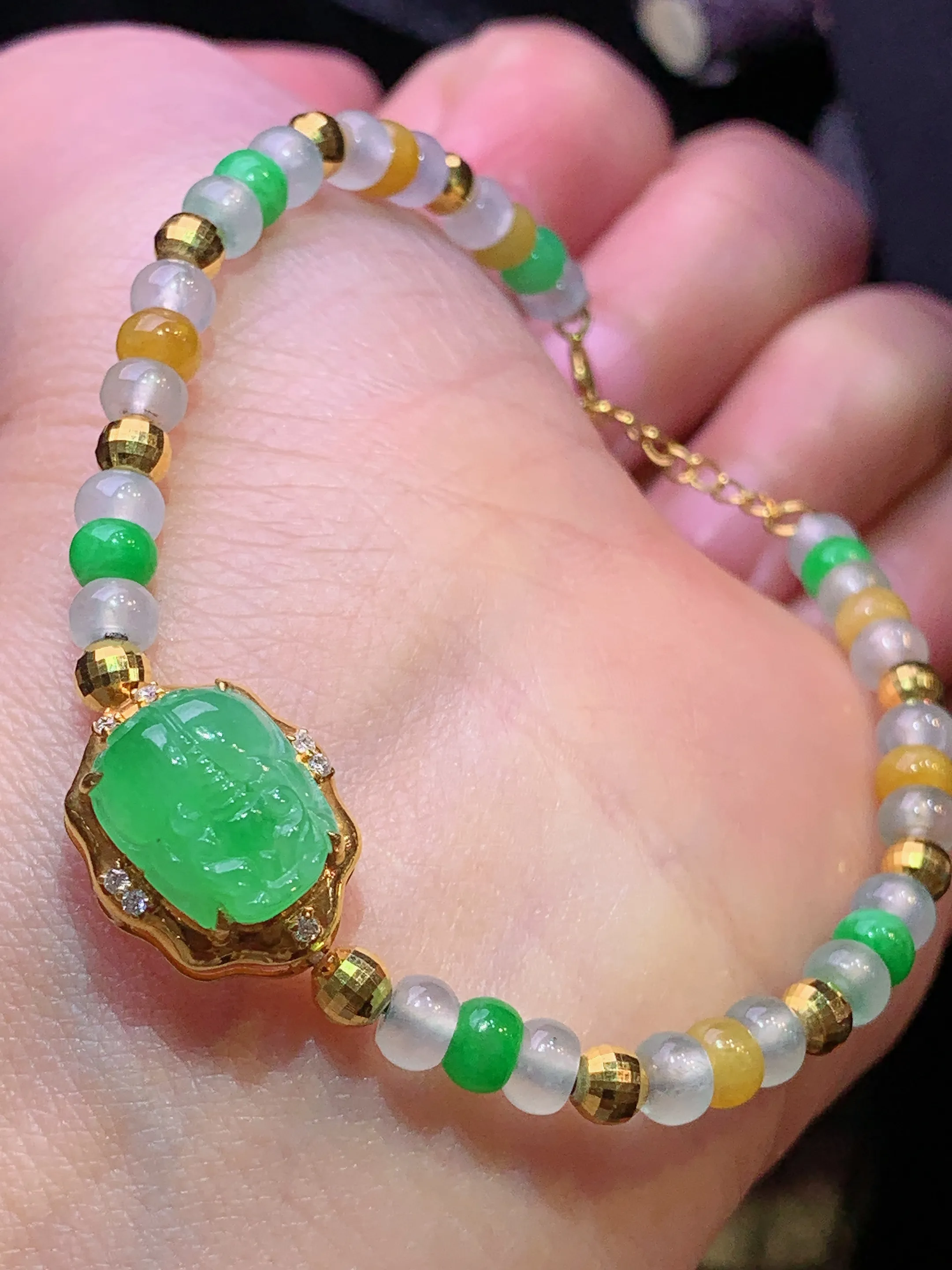 18k金镶嵌算盘珠搭配貔貅手链 玉质细腻 色泽清新艳丽 整体尺寸11.6*9.3*4.2