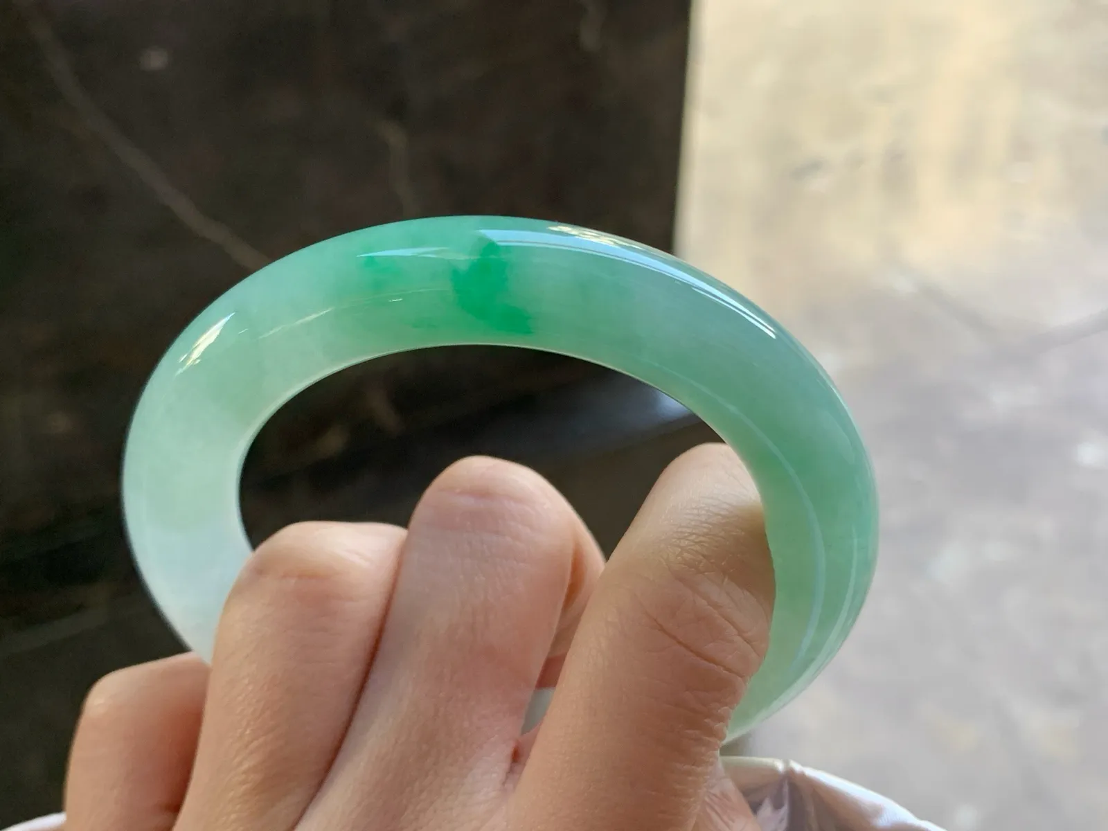 56-11.3

晴绿圆条手镯^_^清新 色阳