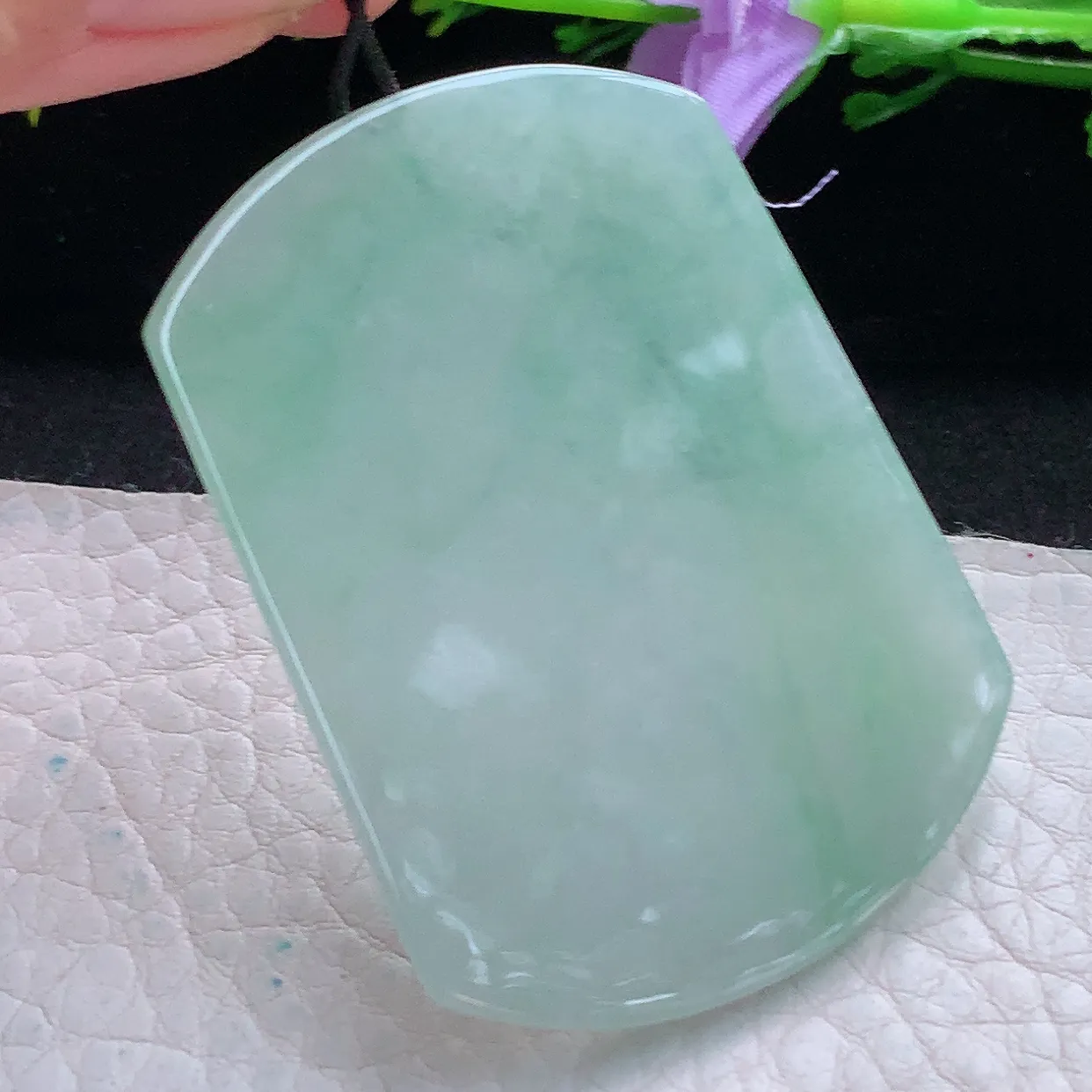 zen实拍53.3*39.6*3.8缅甸翡翠清新飘绿平安无事牌玉挂件 毛衣坠