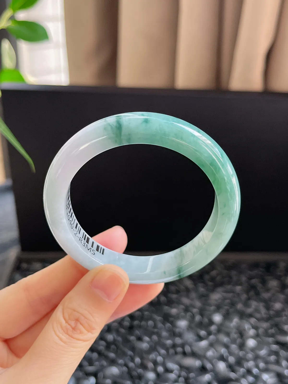 正圈51.1圈口，翡翠糯化种飘绿手镯