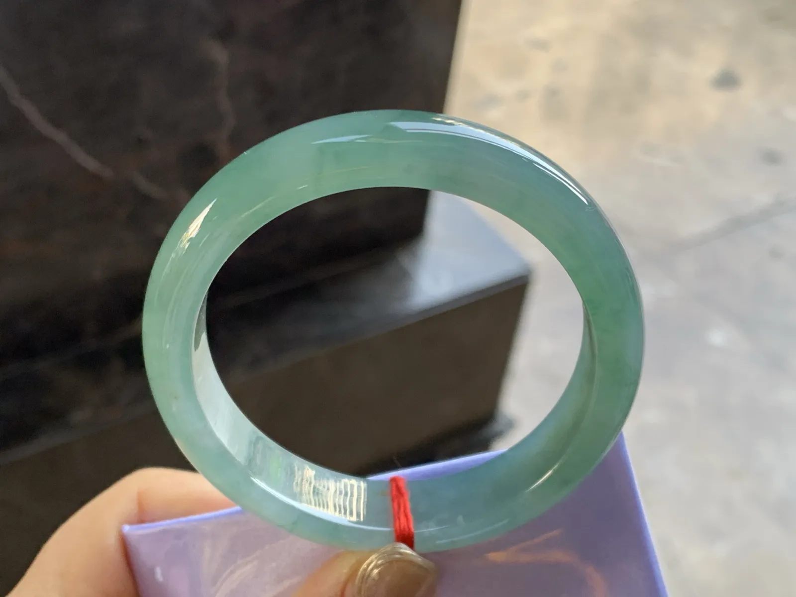 晴水手镯
尺寸：56.5-12.5-8mm
种水好 底色浓郁漂亮