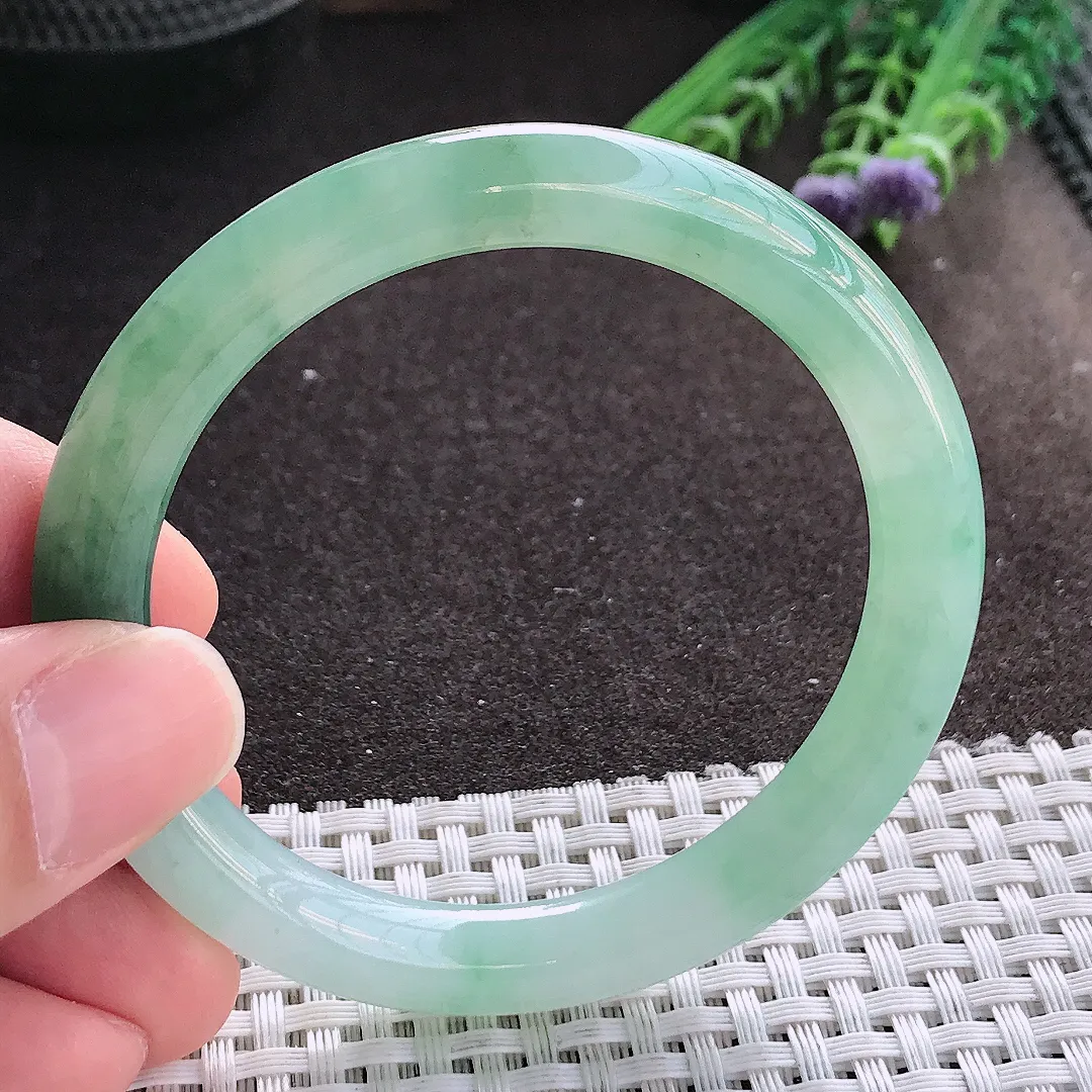 实拍A货翡翠53.5/8.6/8.5老坑冰胶水灵冰飘花圆条手镯翡翠玉镯手环