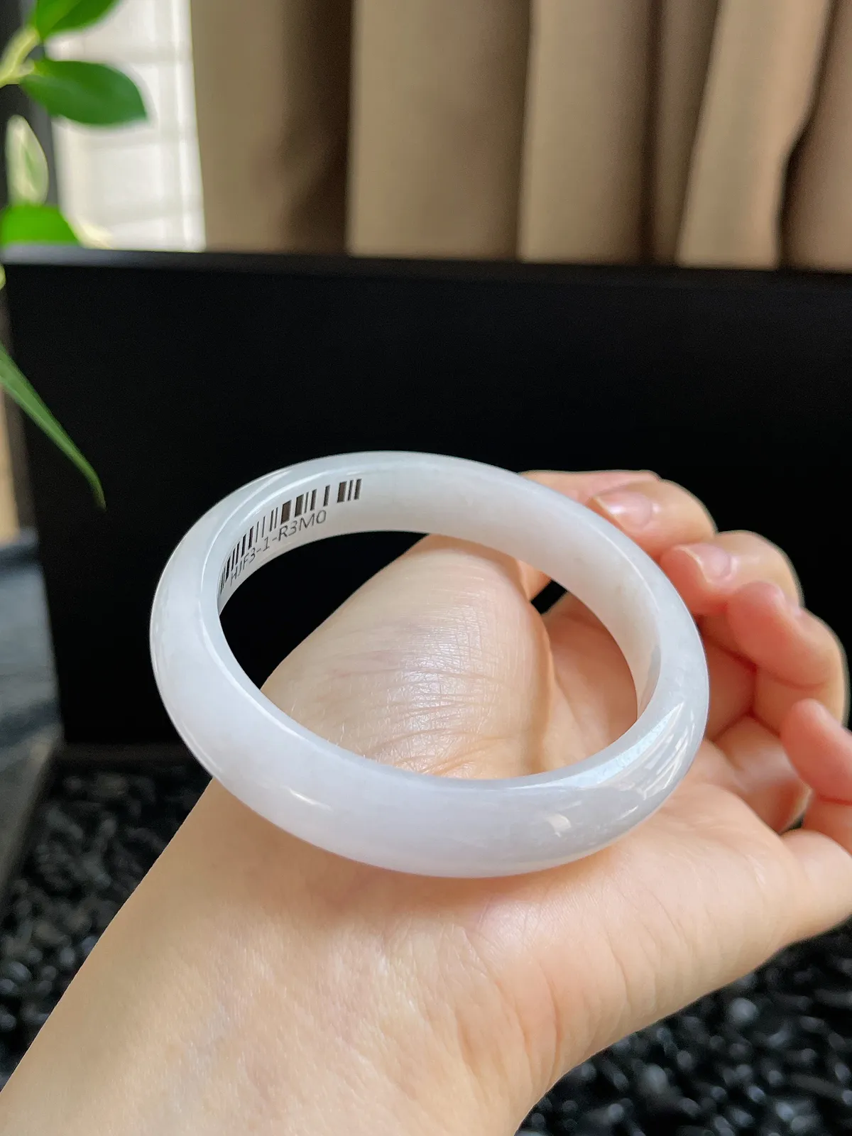 正圈56.1圈口，翡翠糯化种白色手镯