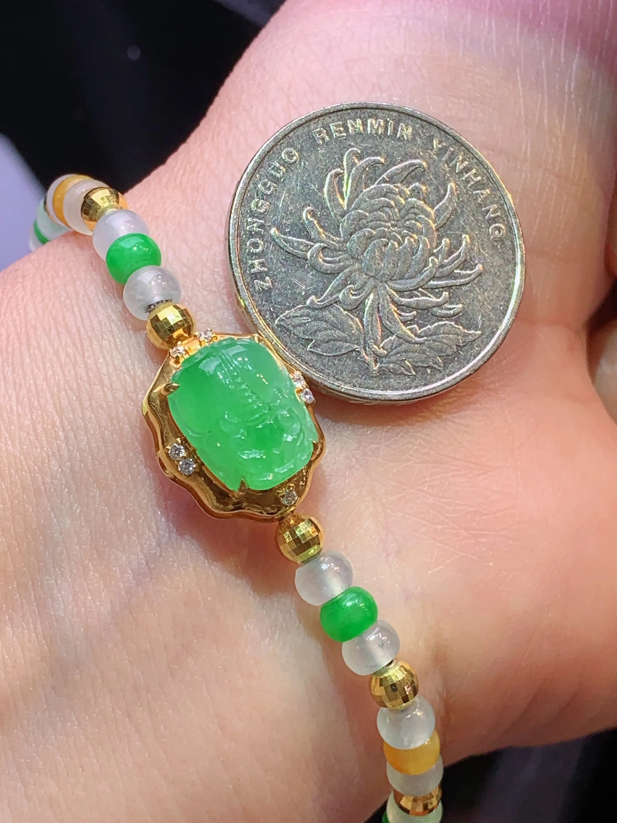 18k金镶嵌算盘珠搭配貔貅手链 玉质细腻 色泽清新艳丽 整体尺寸11.6*9.3*4.2