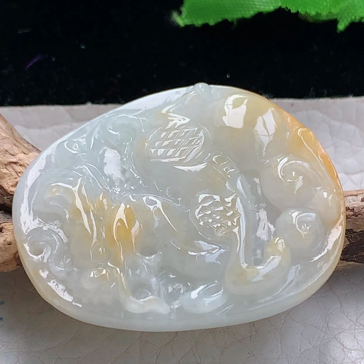 ajj实拍40.5*33.5*6.3缅甸翡翠精雕双彩麒麟献瑞玉项坠 玉挂件