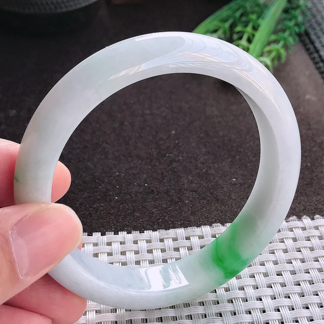 实拍A货翡翠60/12.8/8.5老坑精美温润飘翠阳绿手镯宽边玉镯手环