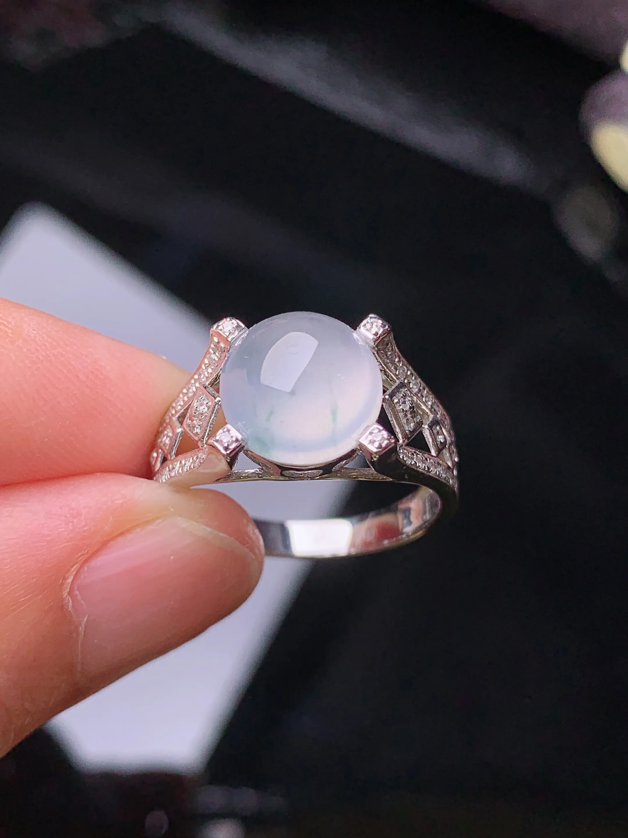 18k金钻镶嵌冰种蛋面戒指 玉质细腻 色泽艳丽清新 圈口14 裸石尺寸9.6*9.1*4.6