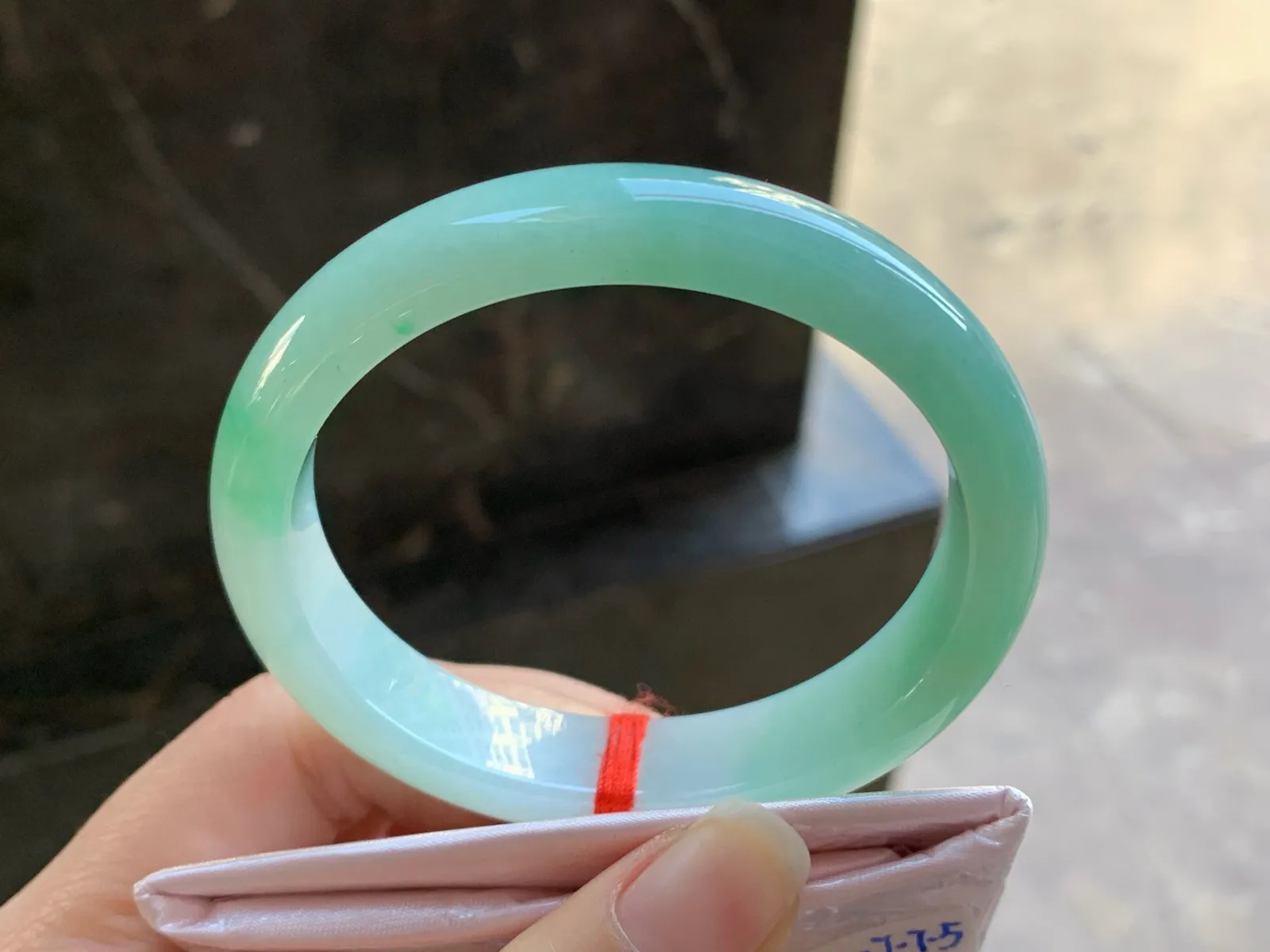 55.8-12.7-7.5 

晴率贵妃手镯^_^清新 正圈53可以带