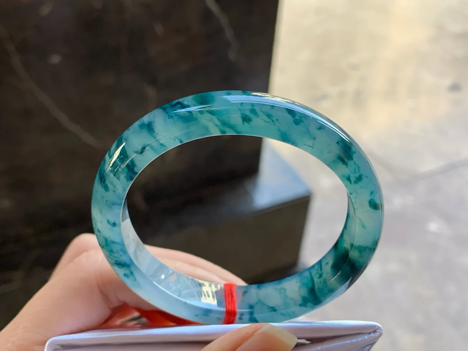 55.8-11.7-7.6

蓝花贵妃手镯^_^飘花浓郁 鲜艳 正圈53可以带