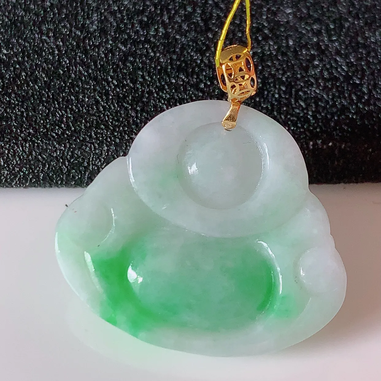 18K金镶嵌冰润飘绿翡翠佛公吊坠，玉笑佛，饱满，开脸喜庆，品佳品，配戴优雅迷人！#35.4
