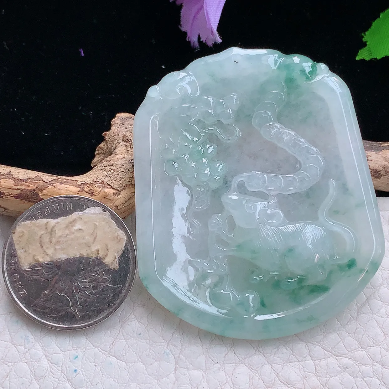 yn实拍54*45.5*4.8缅甸翡翠精雕冰飘花招财鼠生肖鼠玉项坠 玉挂件