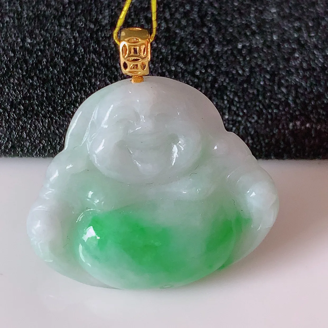 18K金镶嵌冰润飘绿翡翠佛公吊坠，玉笑佛，饱满，开脸喜庆，品佳品，配戴优雅迷人！#35.4