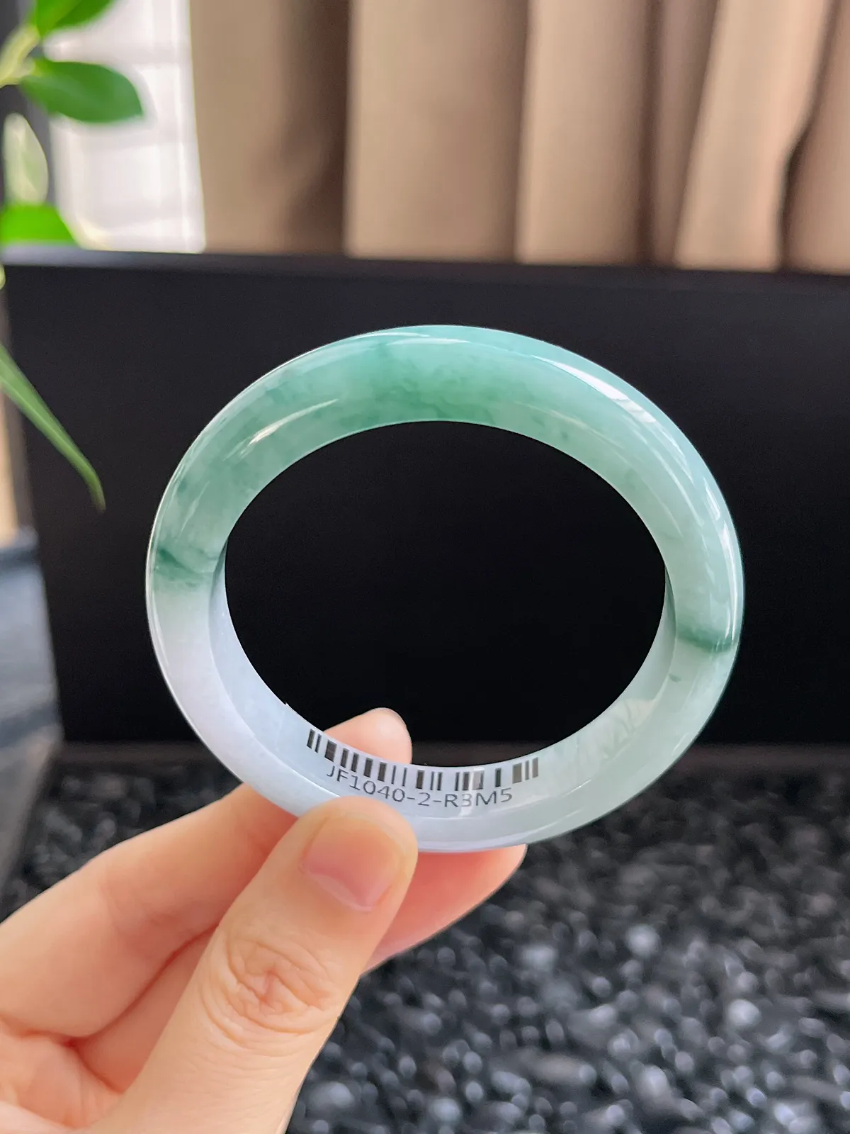 正圈51.1圈口，翡翠糯化种飘绿手镯