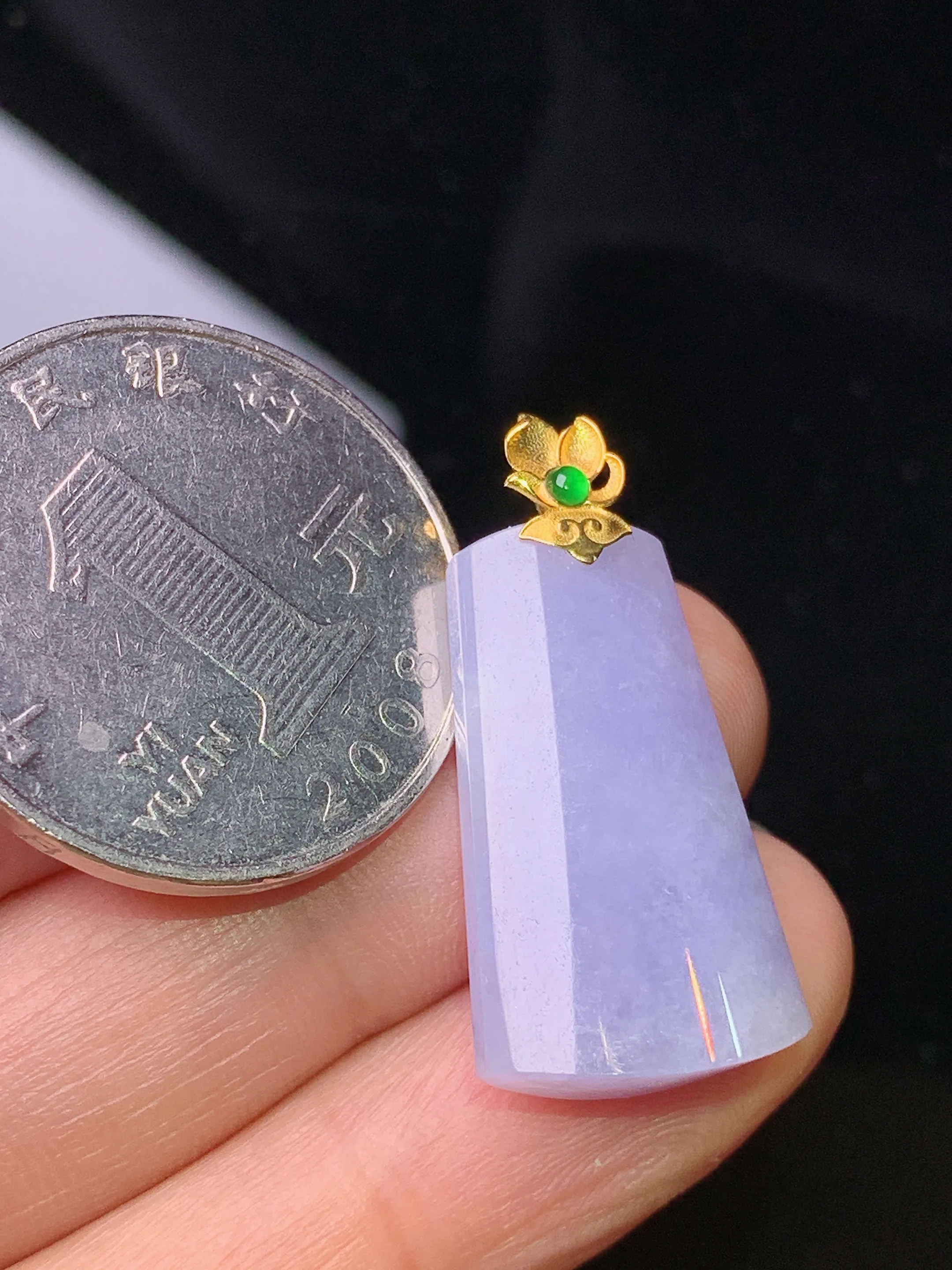 18k金镶嵌紫罗兰玉柱吊坠 玉质细腻 色泽艳丽清新 整体尺寸28.3*13.7*6