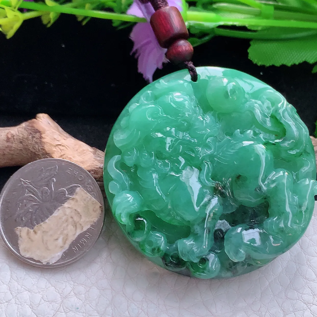 zen实拍48.8*12缅甸翡翠辣绿瑞兽麒麟玉挂件 毛衣坠