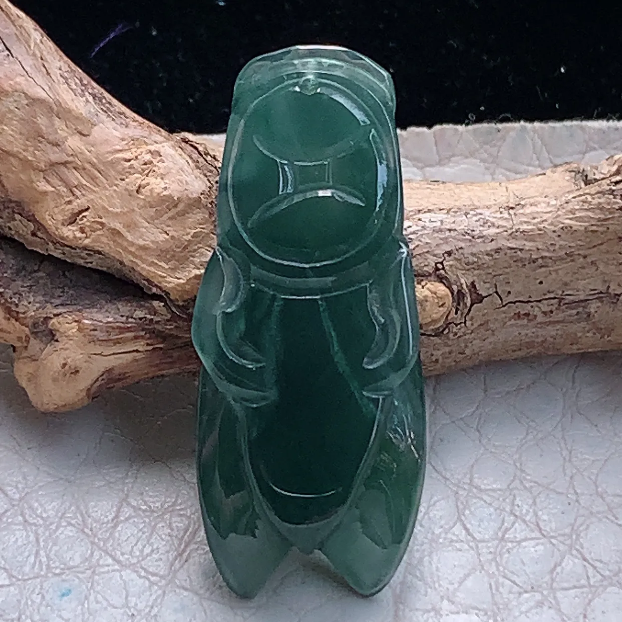 ajj实拍30.5*12.3*6.2翡翠精雕冰蓝一鸣惊人 蝉玉项坠 玉挂件