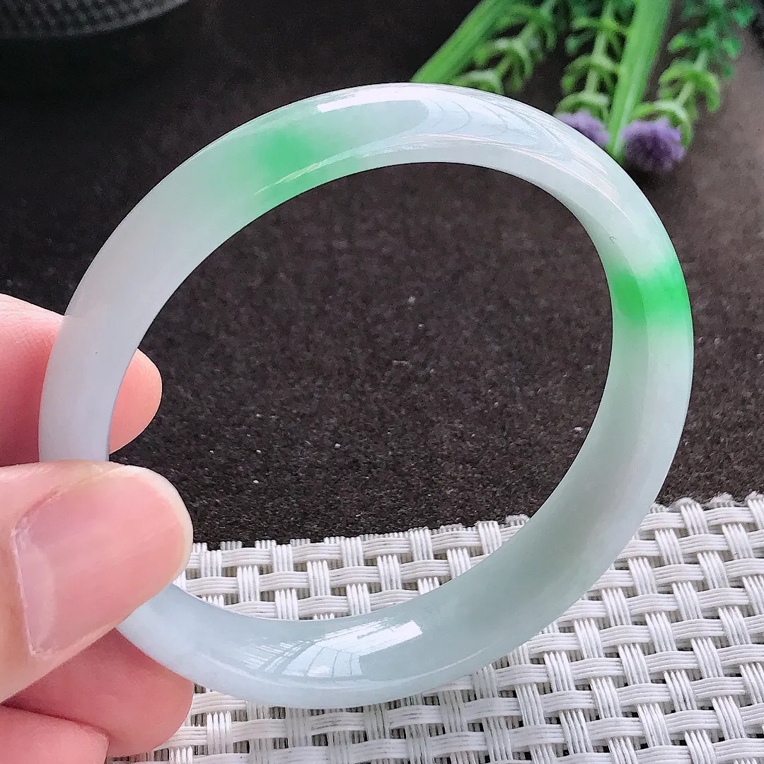 实拍A货翡翠54.8/12.3/6.3老坑精美冰润飘阳绿手镯宽边玉镯手环