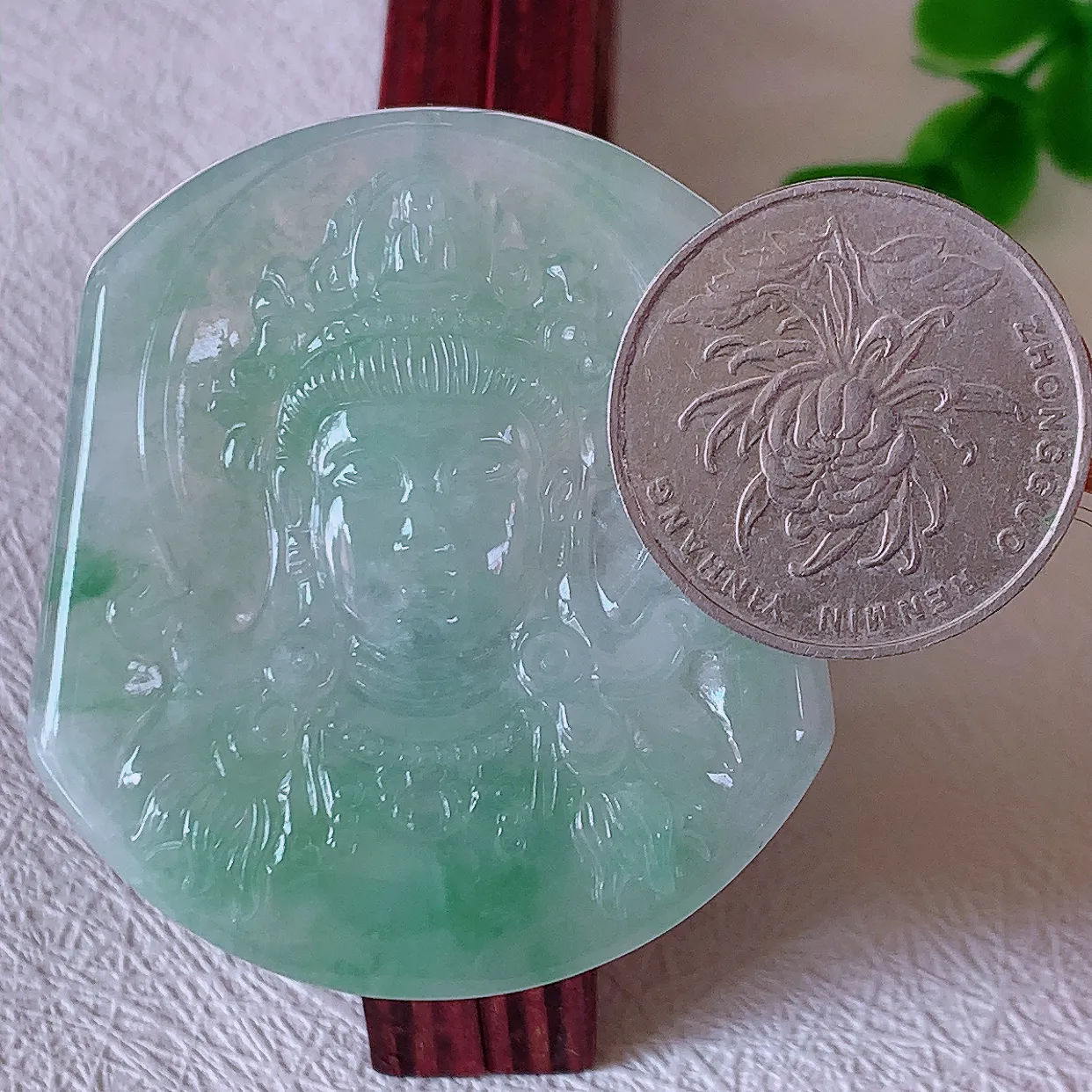 自然光实拍，冰飘花翡翠观音菩萨吊坠，赐福观音，玉润通透，慈祥端庄！#46.2