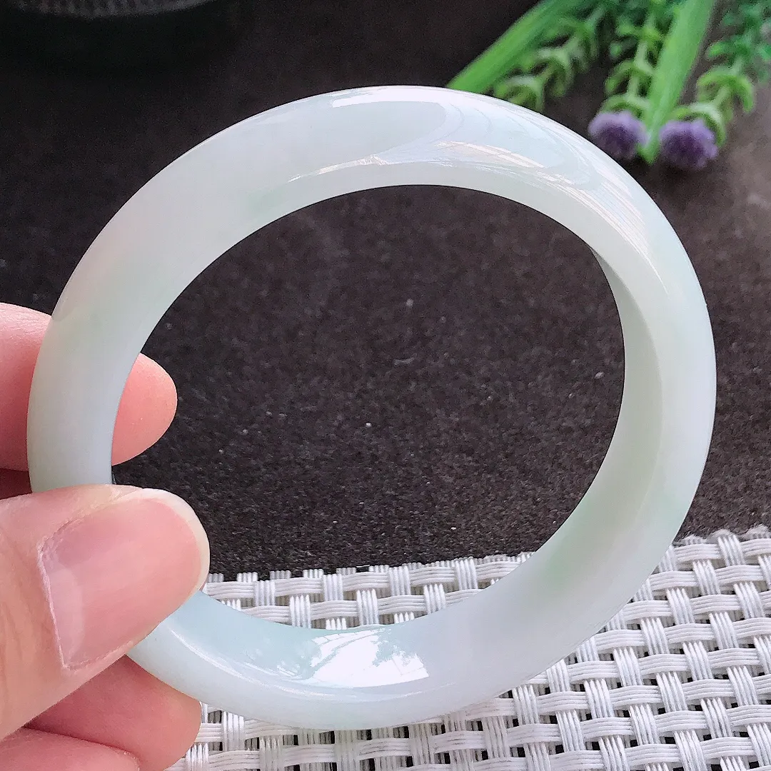 实拍A货翡翠56/13.4/7.9老坑秀气冰胶浅绿手镯宽边玉镯手环