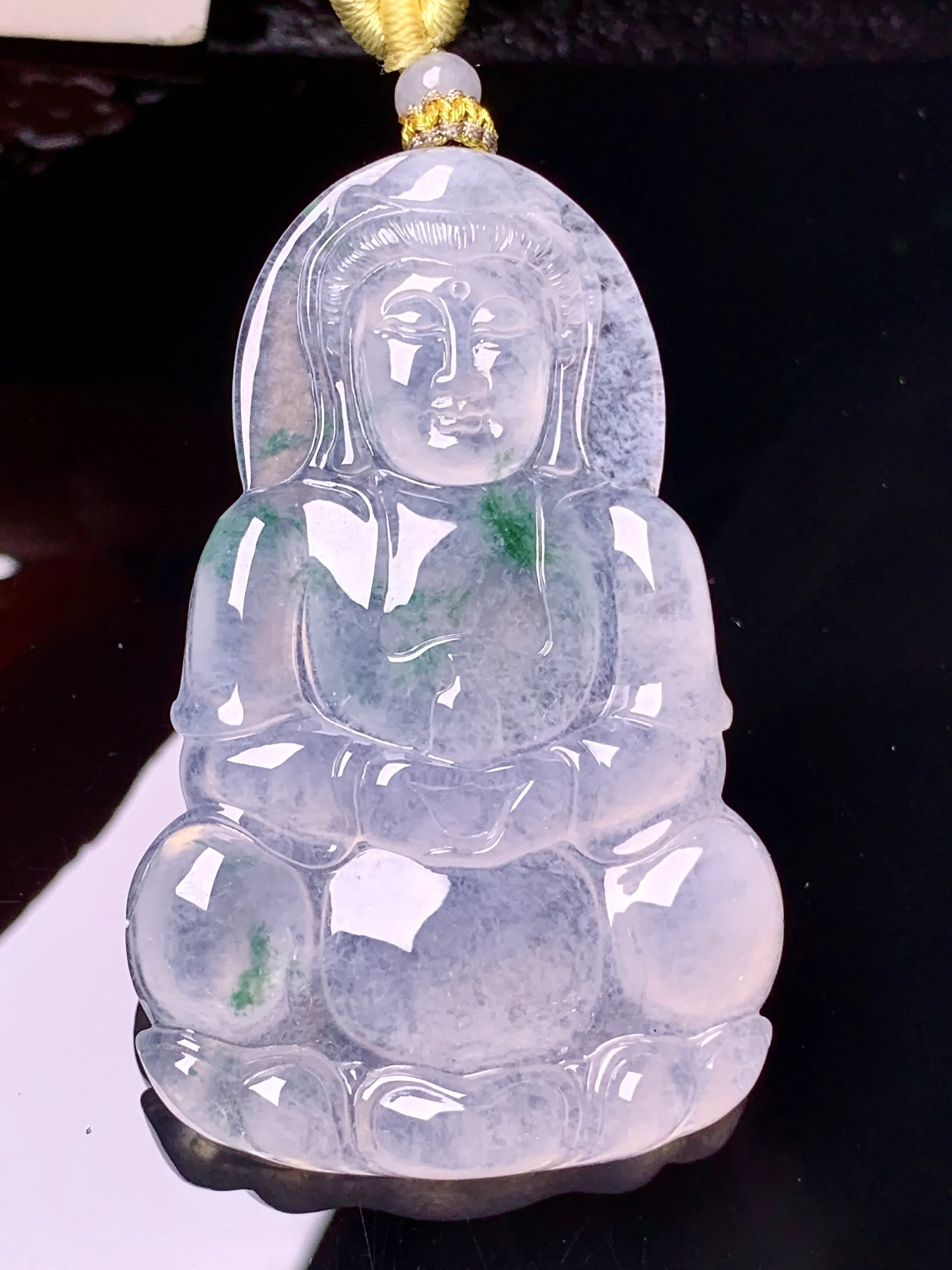 冰种飘绿观音菩萨吊坠 玉质细腻 色泽艳丽清新 整体尺寸58.3*37*5.5