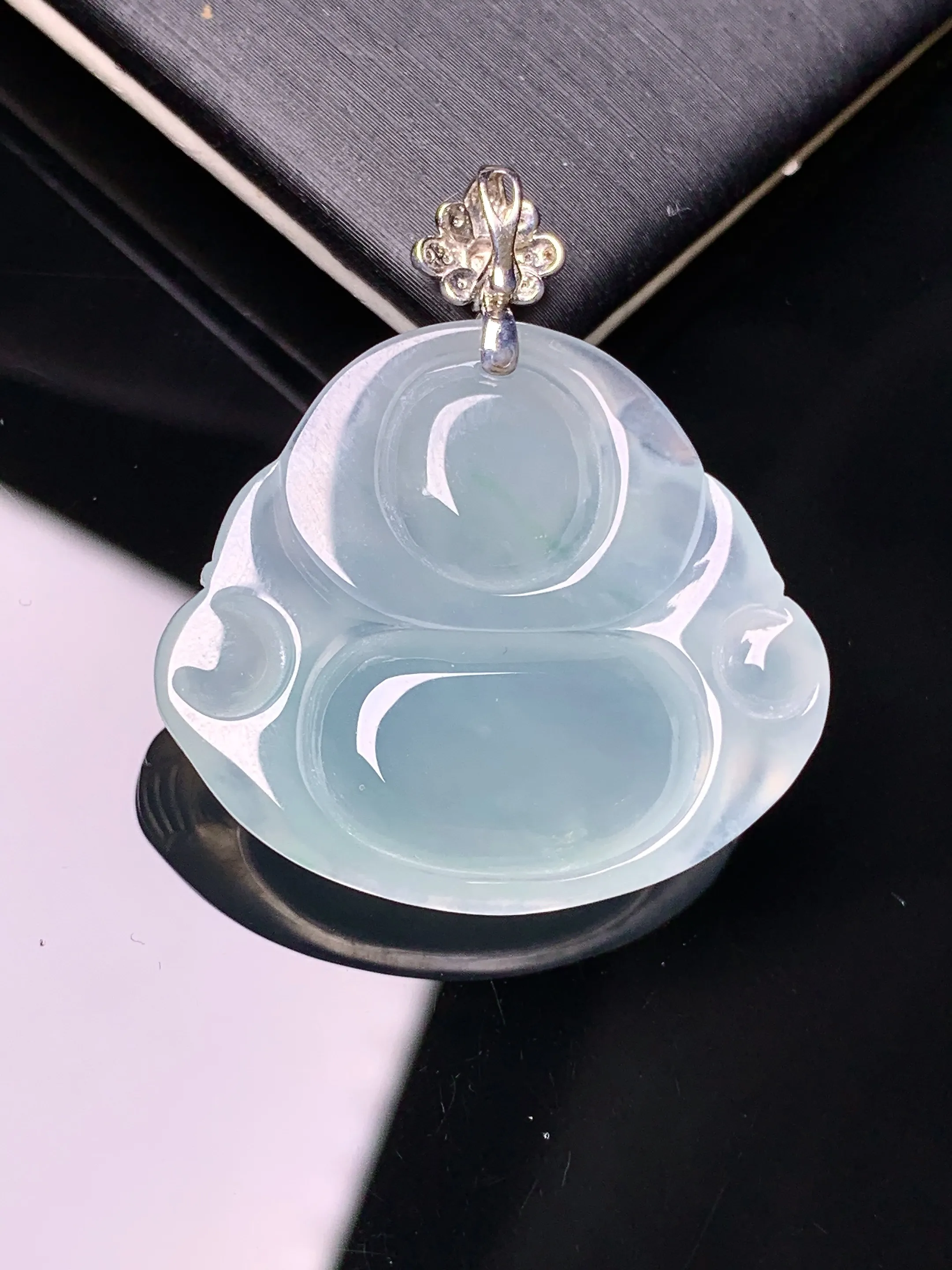 18k金钻镶嵌冰种佛公吊坠 玉质细腻 色泽艳丽清新 整体尺寸33.2*29.7*6.6