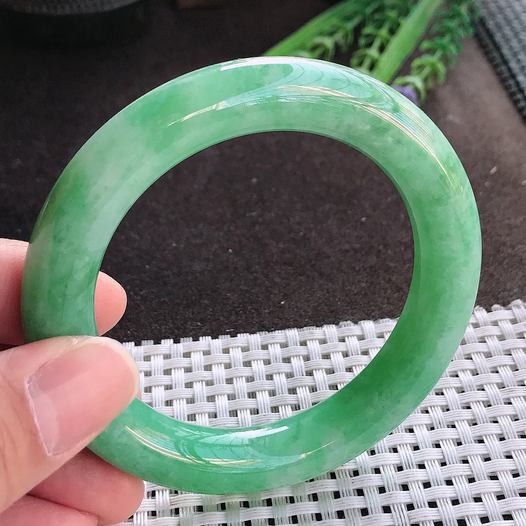 实拍A货翡翠55.5/11.3/11老坑精美温润满绿圆条手镯玉镯手环