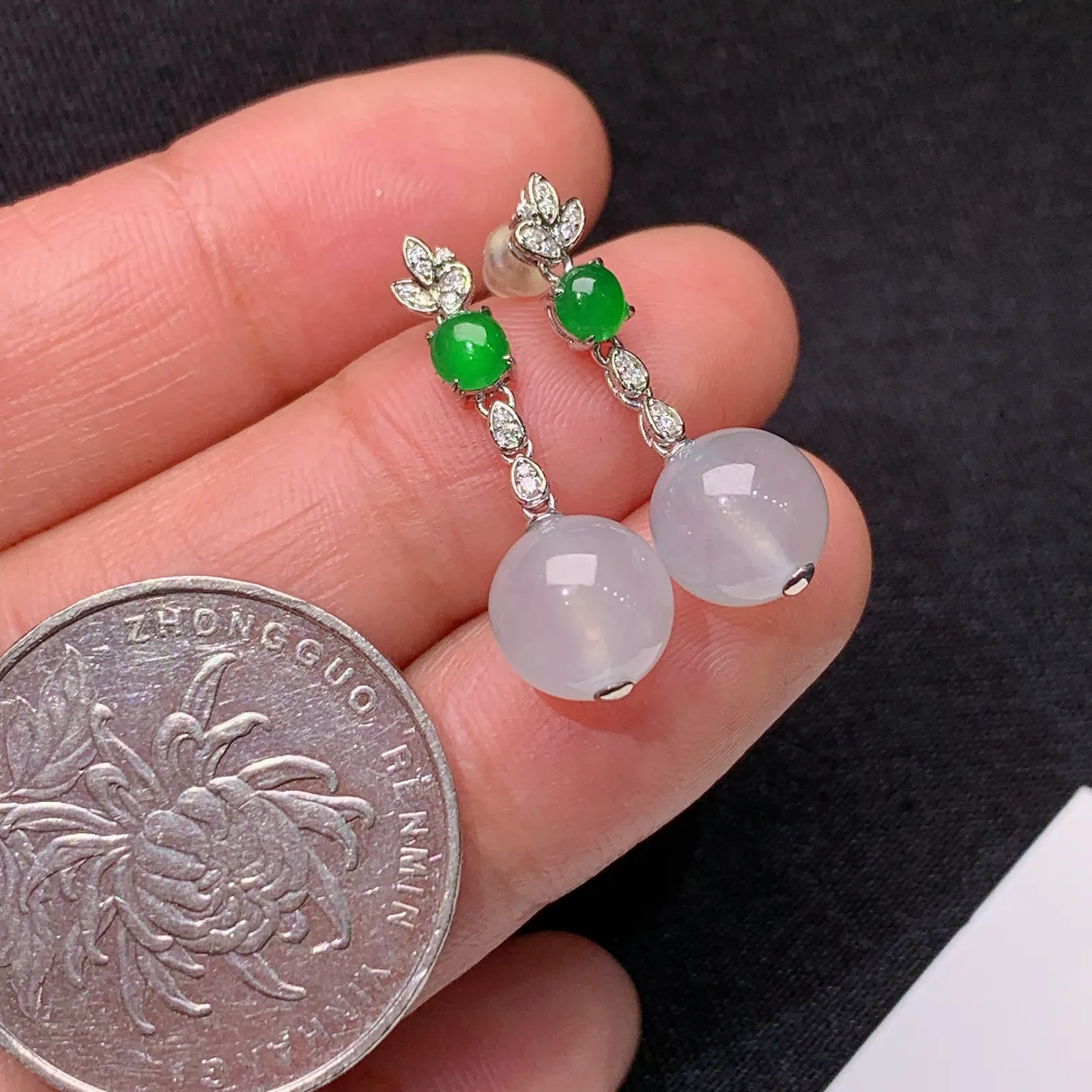 冰种圆珠耳坠，18k金镶嵌，温润细腻，简约时尚，冰润细腻，种水足，Of 直径7.9