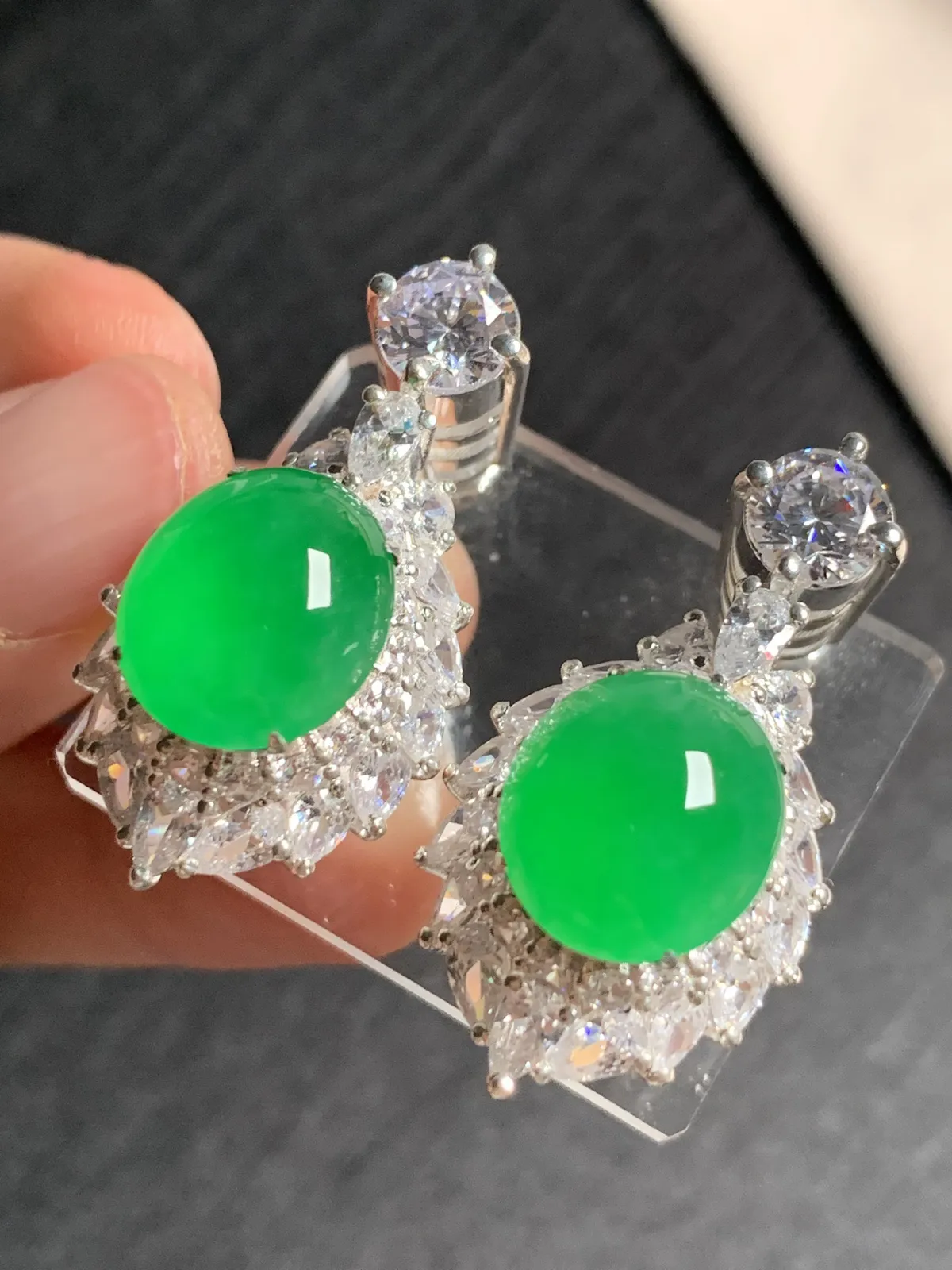 冰阳绿大耳钉
无纹裂，种好色好品相好