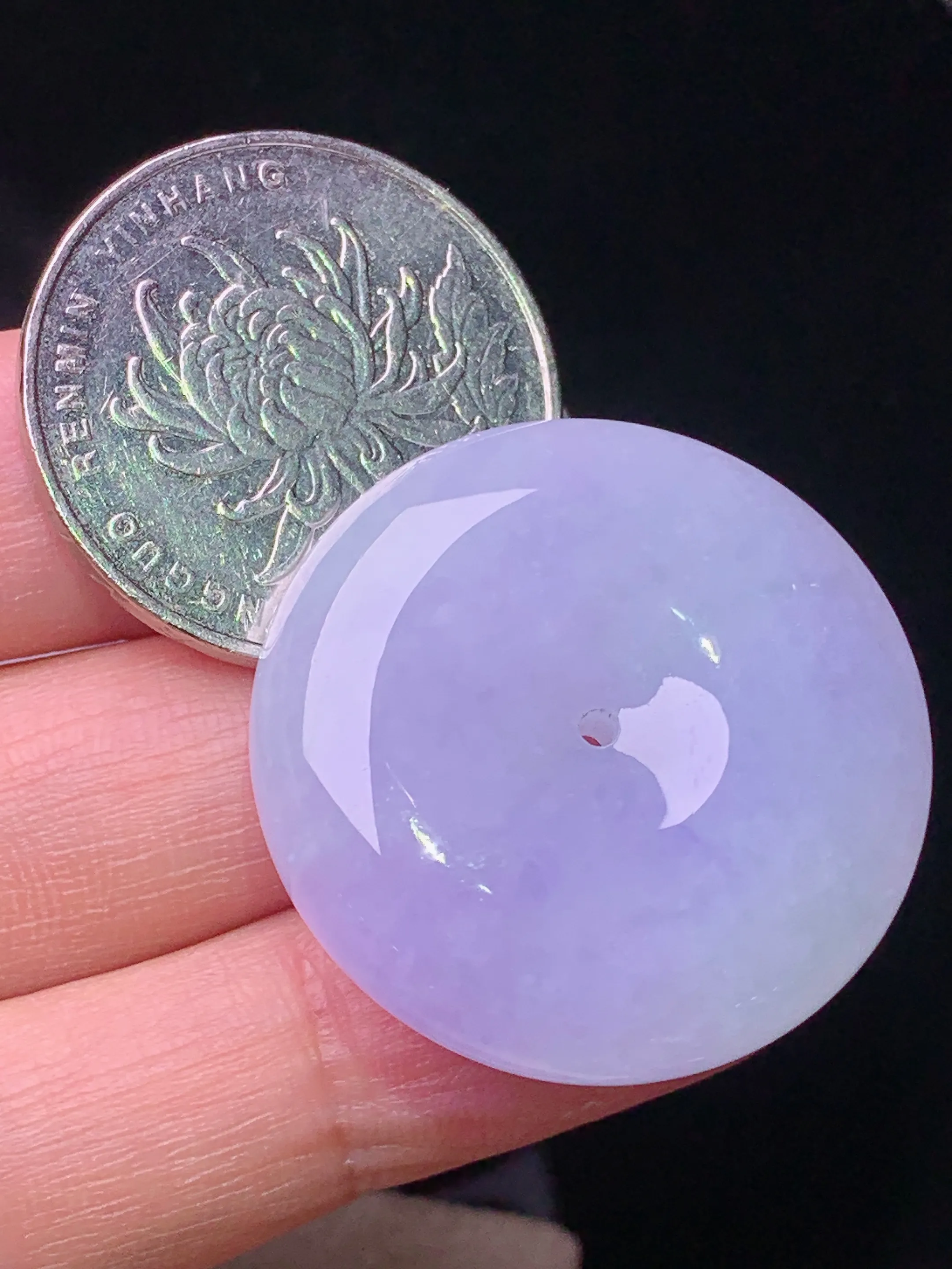 淡紫罗兰平安扣吊坠 玉质细腻 色泽艳丽清新 整体尺寸29.3*8.6