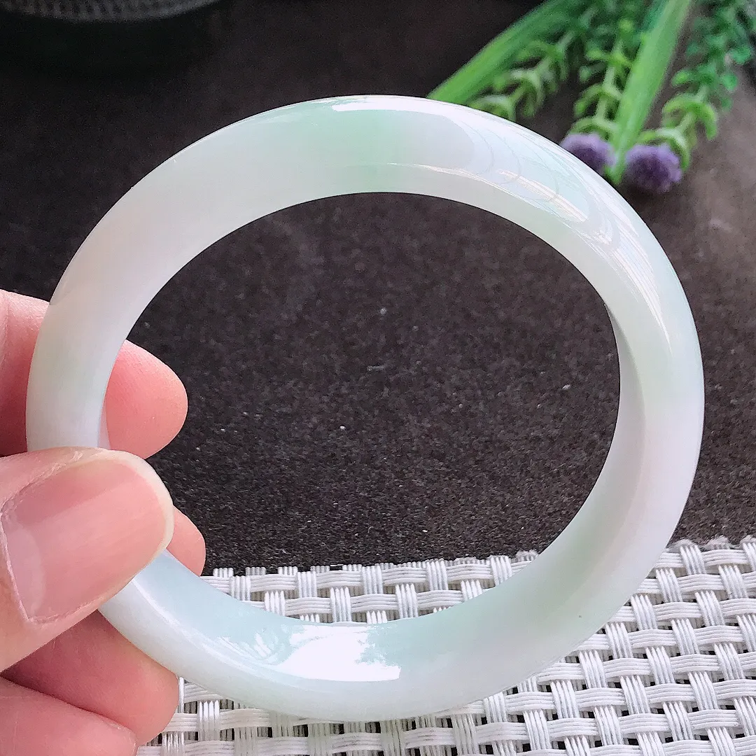 实拍A货翡翠56/13.4/7.9老坑秀气冰胶浅绿手镯宽边玉镯手环