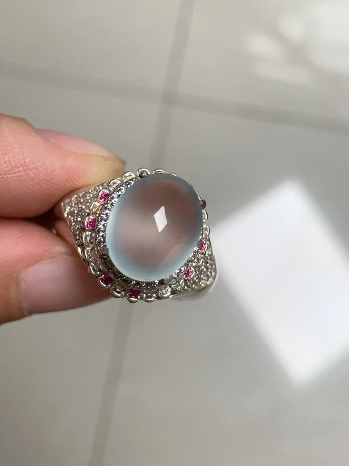 高冰戒面
无纹裂，老坑种钢性十足，纯净饱满品相