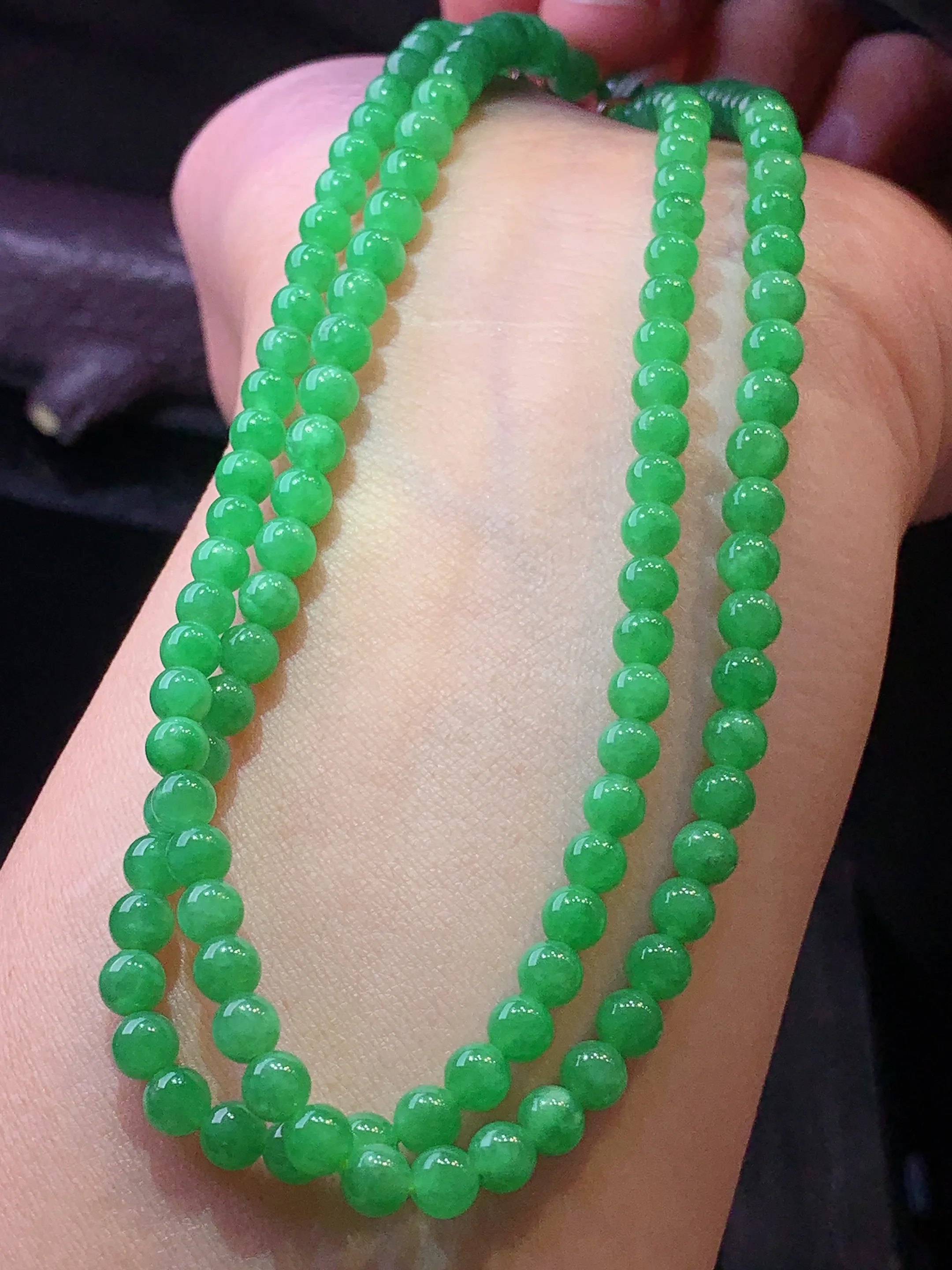 翠绿圆珠项链 玉质细腻 色泽艳丽清新 整体尺寸5