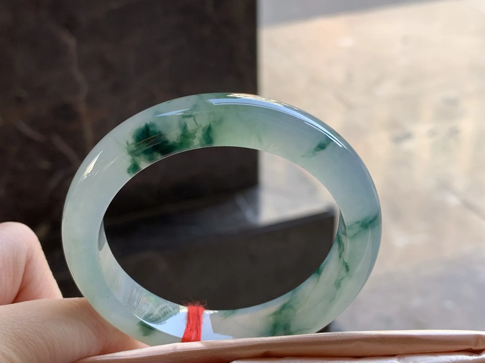 54-12.4-8.6

冰种飘花手镯^_^ 种好