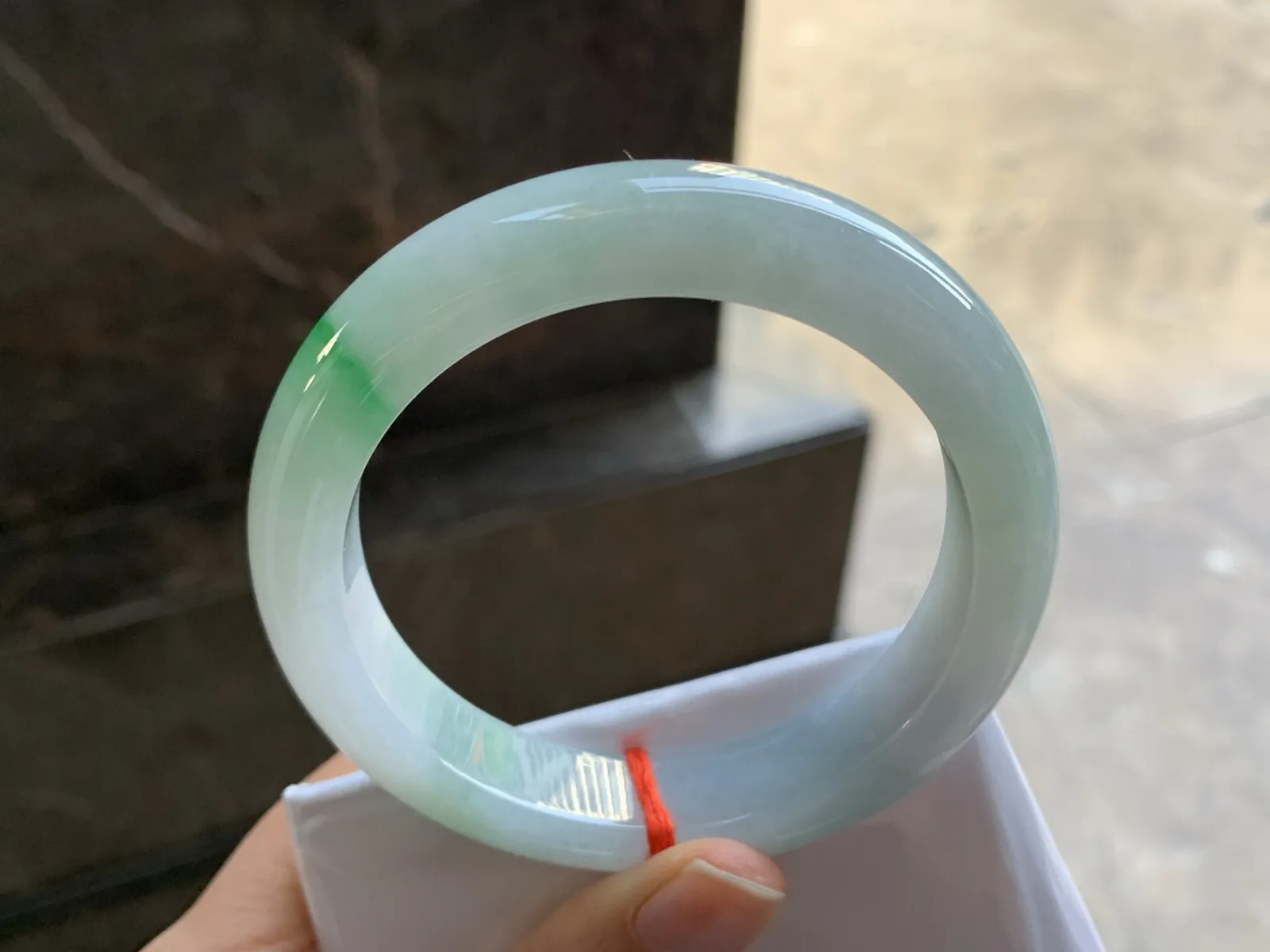 57-13-8

飘绿手镯^_^细腻