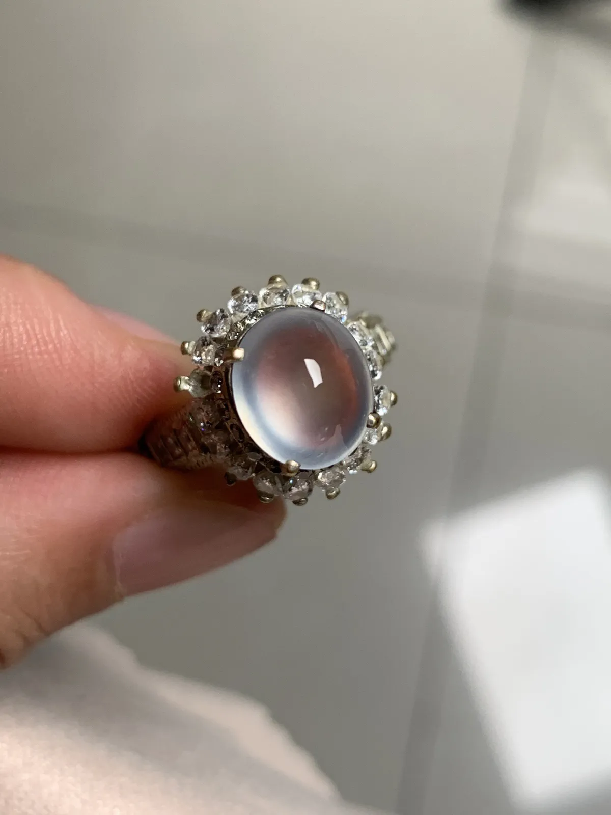 高冰戒面
无纹裂，老坑种强荧光，钢性十足饱满圆润