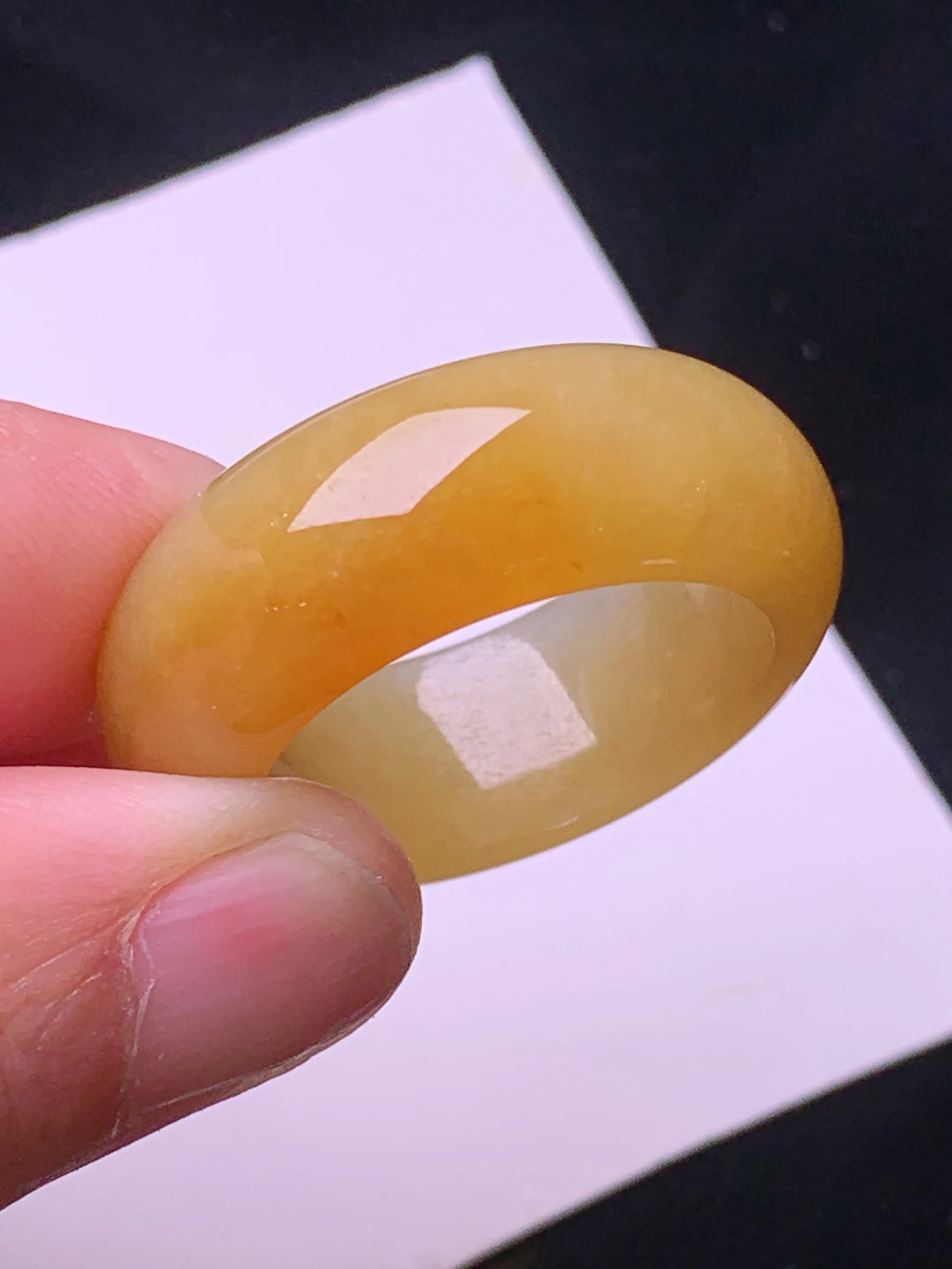 黄翡指环 玉质细腻 色泽艳丽清新 圈口24 整体尺寸30.2*9.8*5