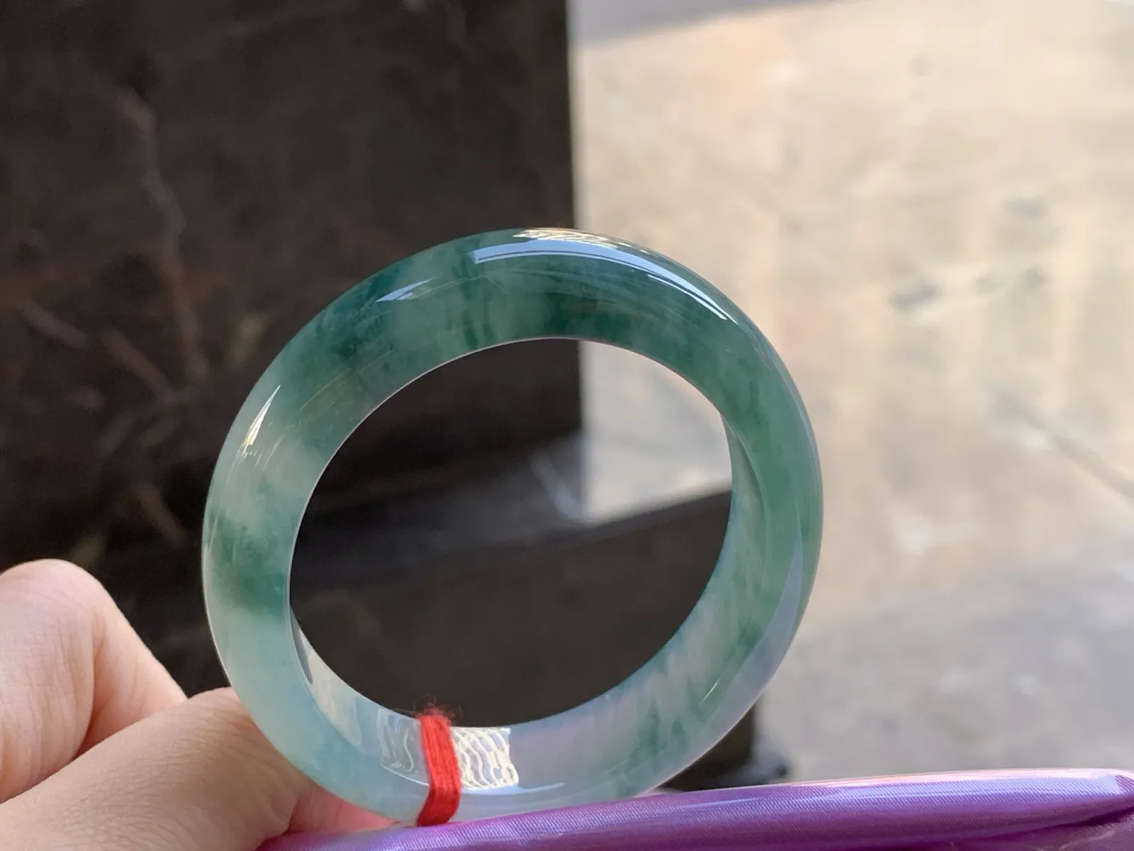 53.5-12.7-7.9

糯冰飘花贵妃镯^_^
种好水润