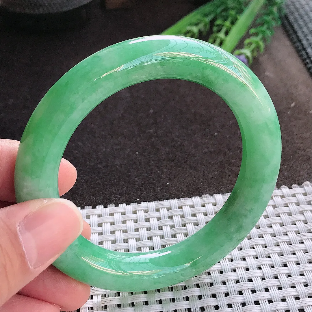 实拍A货翡翠55.5/11.3/11老坑精美温润满绿圆条手镯玉镯手环