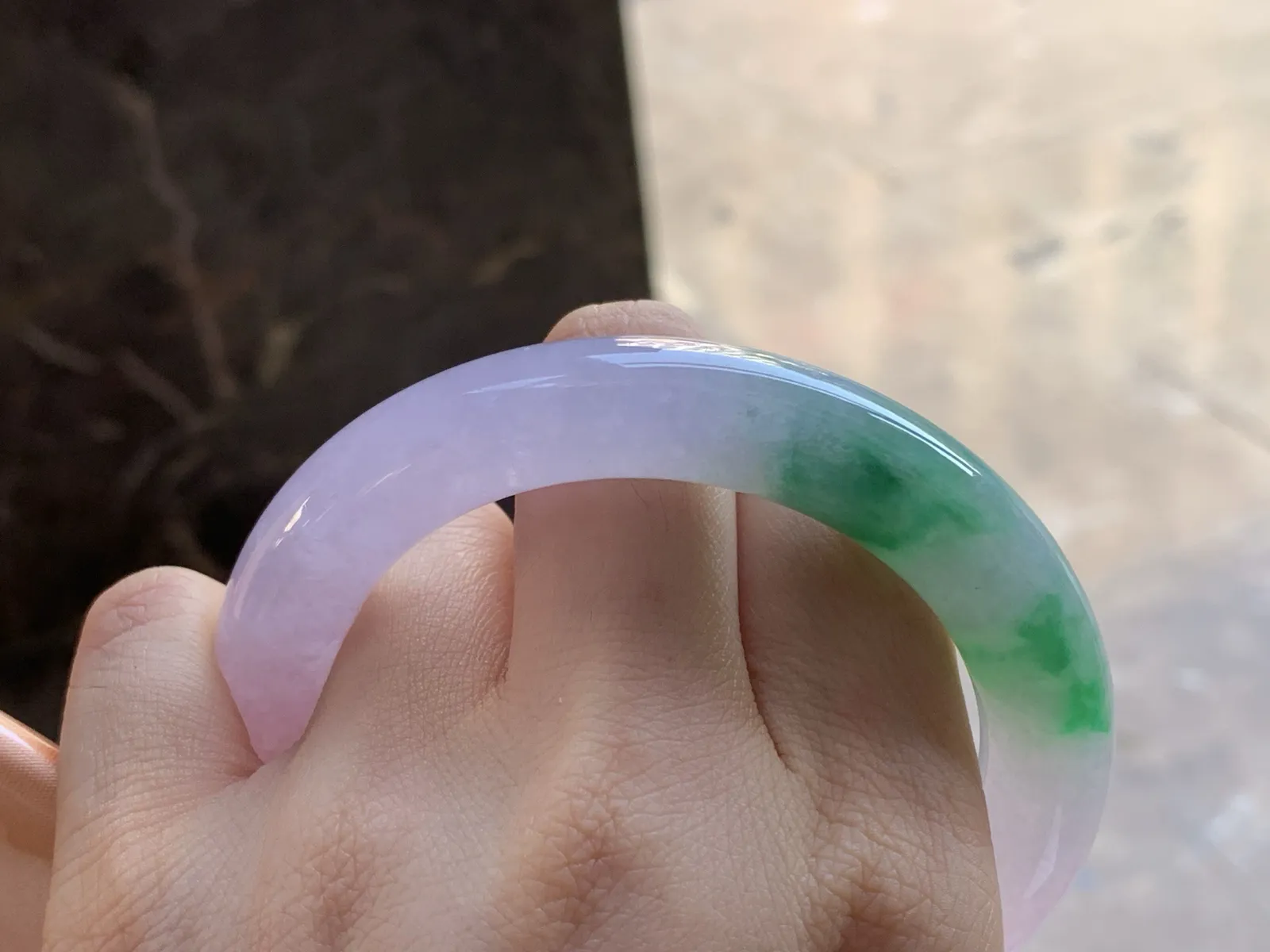 56-11.4

糯冰春彩圆条手镯^_^
颜色漂亮水润