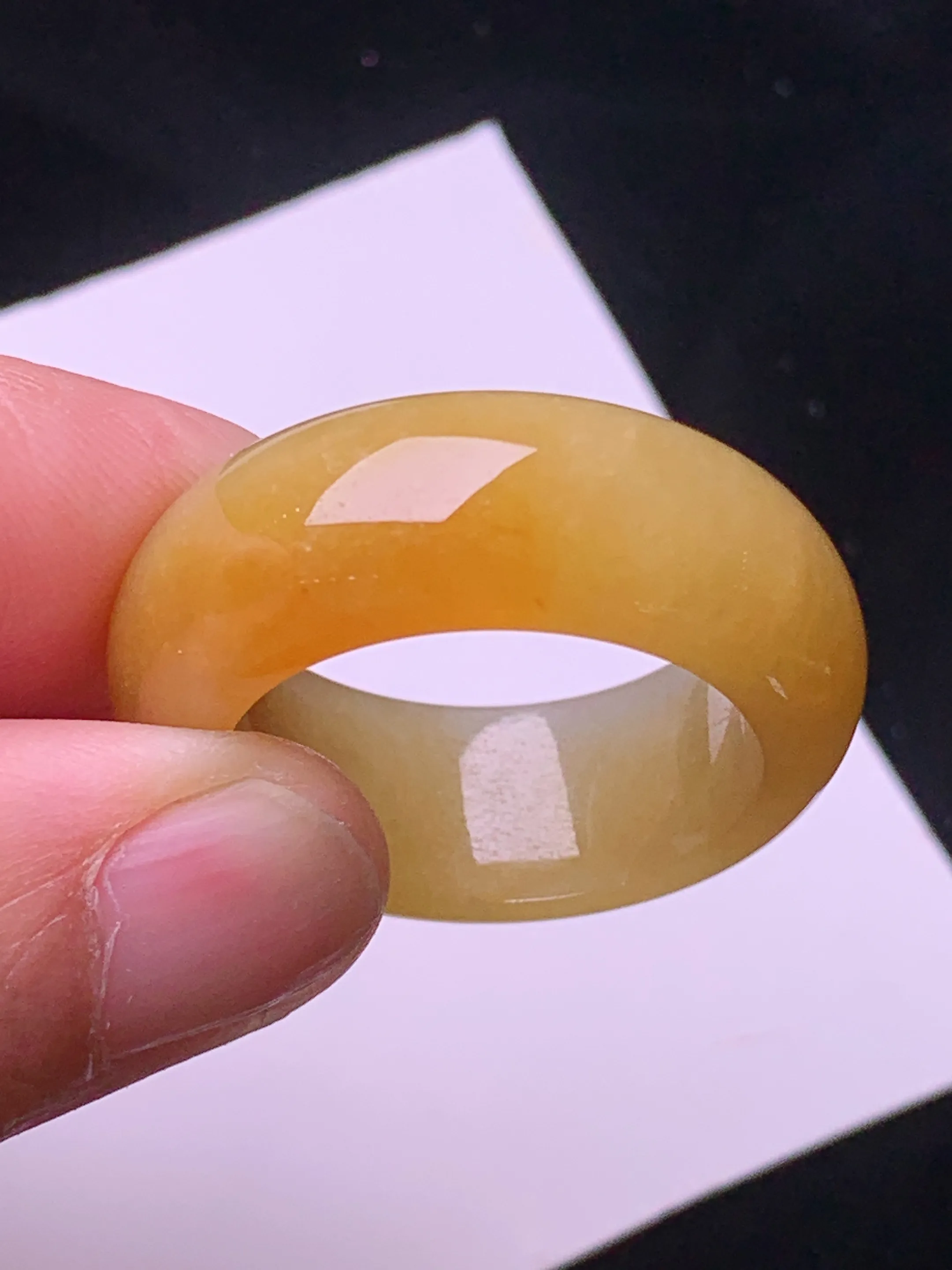 黄翡指环 玉质细腻 色泽艳丽清新 圈口24 整体尺寸30.2*9.8*5